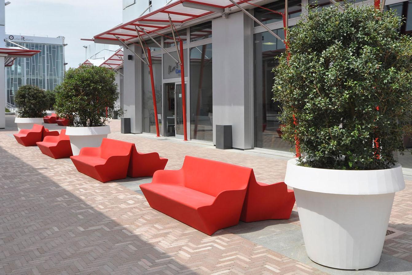 Sofá Kami Yon Rojo Llama de Marc Sadler en Nuevo estado para la venta en Geneve, CH