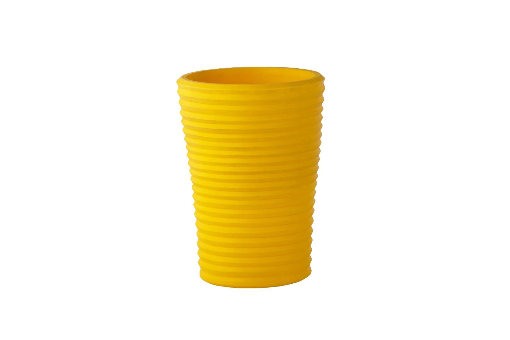 Flame Red Large S-Pot by SLIDE Studio In New Condition For Sale In Geneve, CH