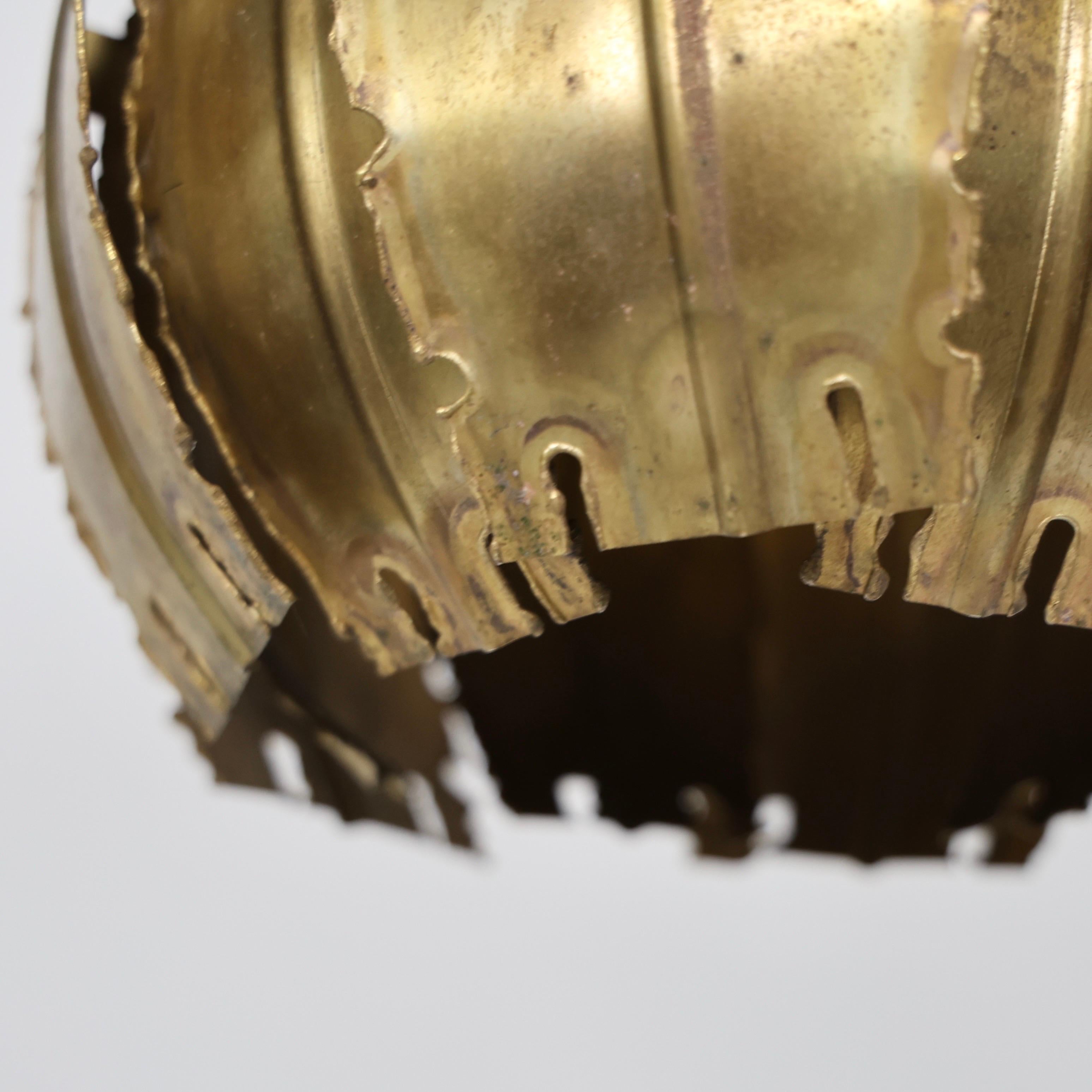 Lampade a sospensione in ottone Flamecut di Svend Aage Holm Sorensen, anni '60, Danimarca in vendita 5
