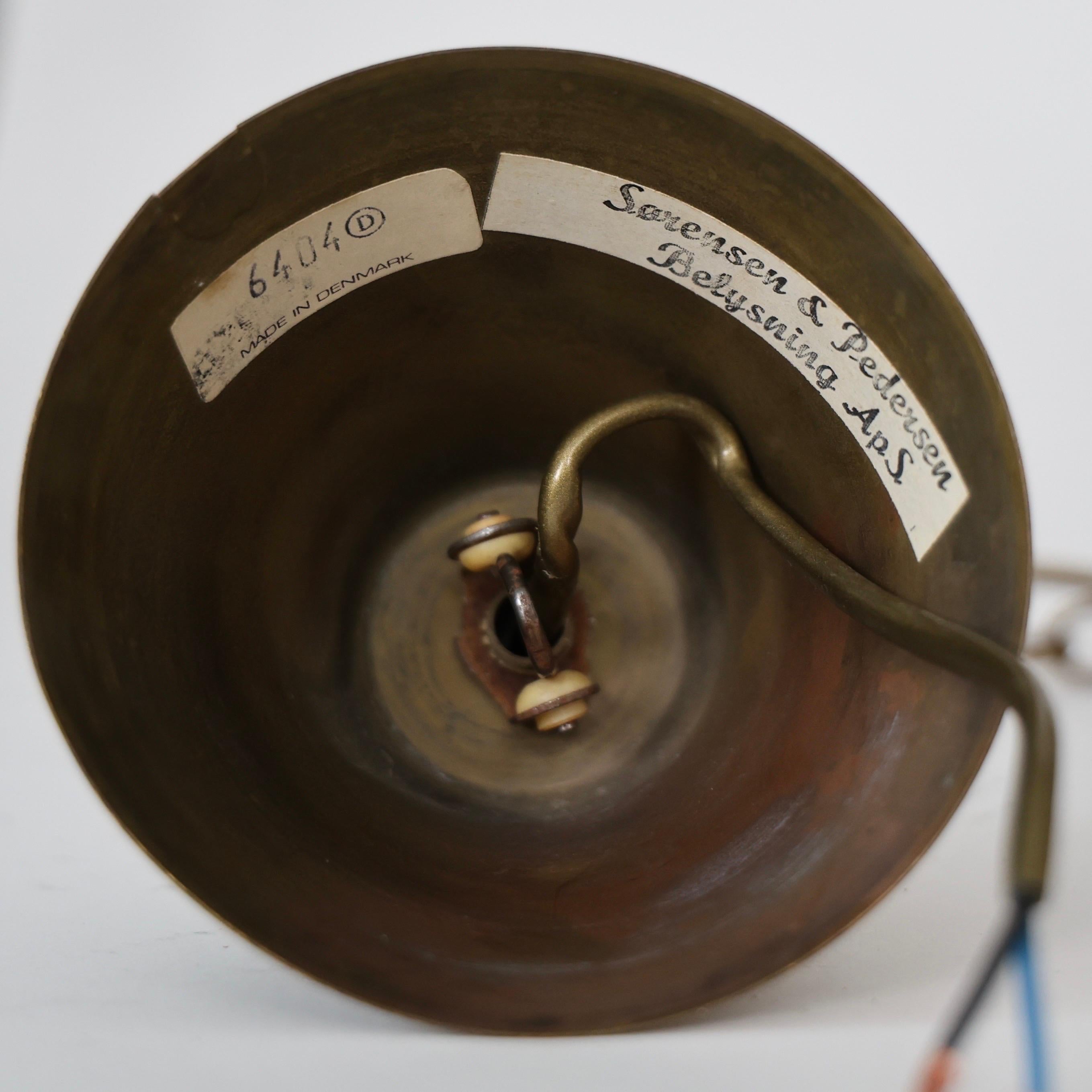 Lampade a sospensione in ottone Flamecut di Svend Aage Holm Sorensen, anni '60, Danimarca in vendita 8