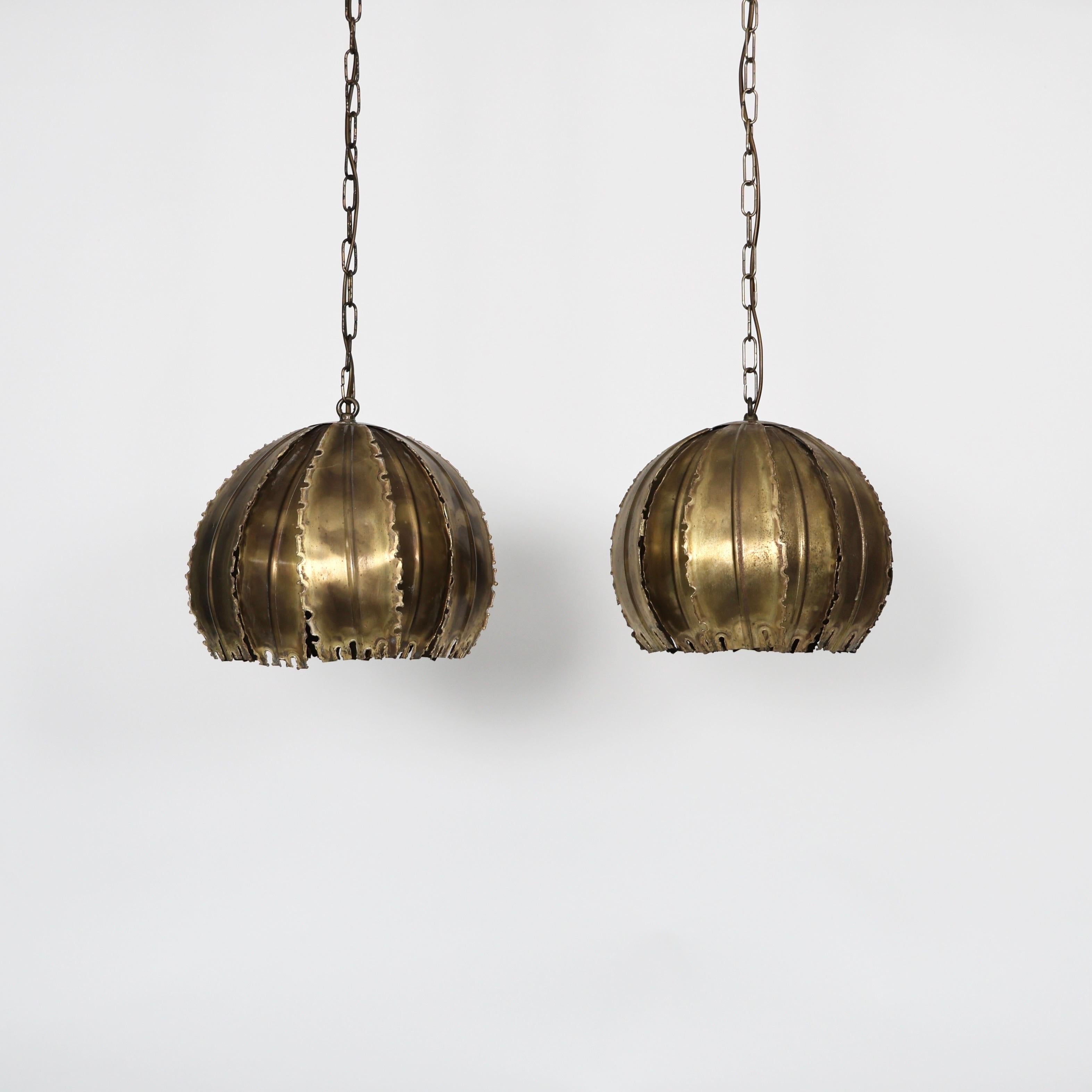 Lampade a sospensione in ottone Flamecut di Svend Aage Holm Sorensen, anni '60, Danimarca in vendita 11