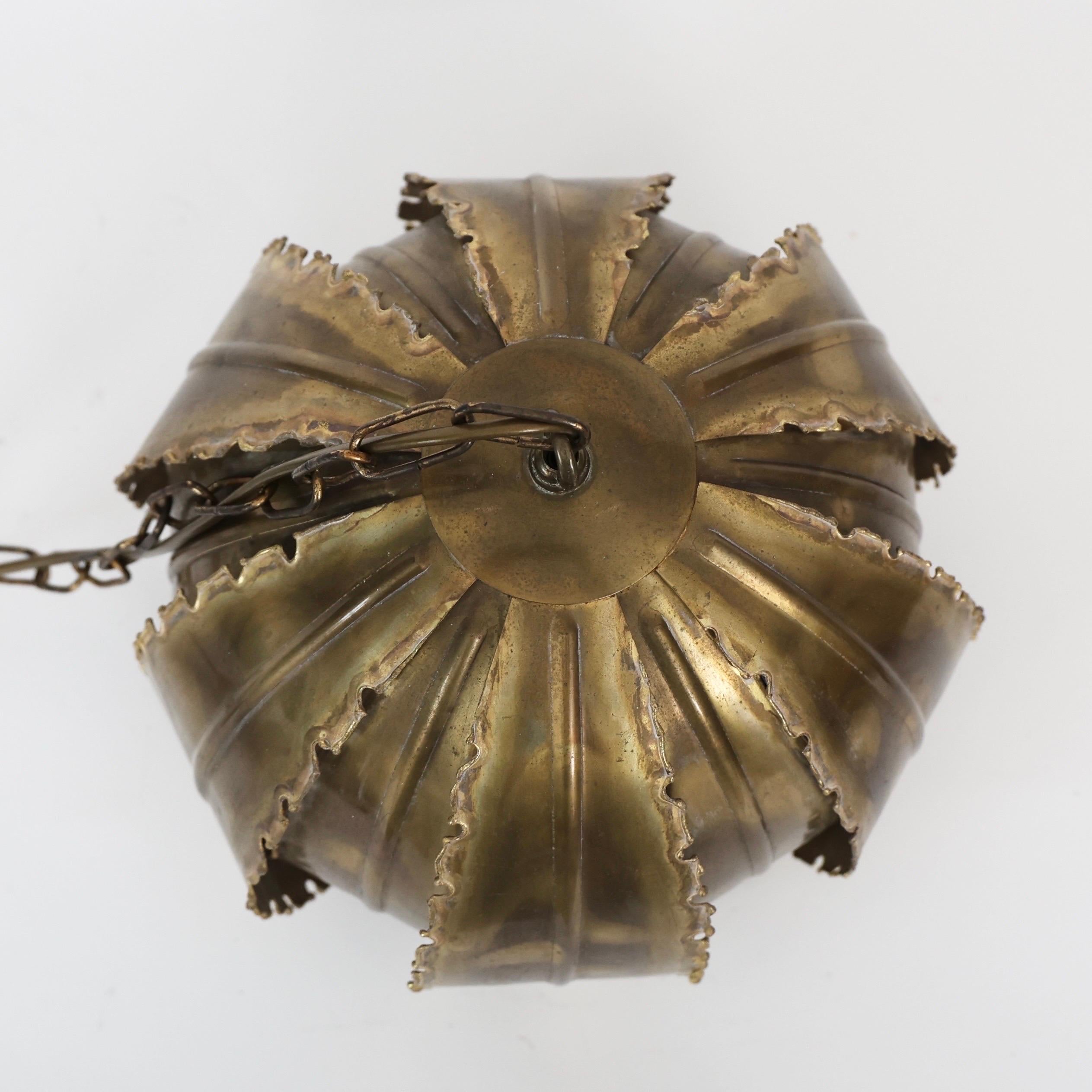 Lampade a sospensione in ottone Flamecut di Svend Aage Holm Sorensen, anni '60, Danimarca in vendita 2