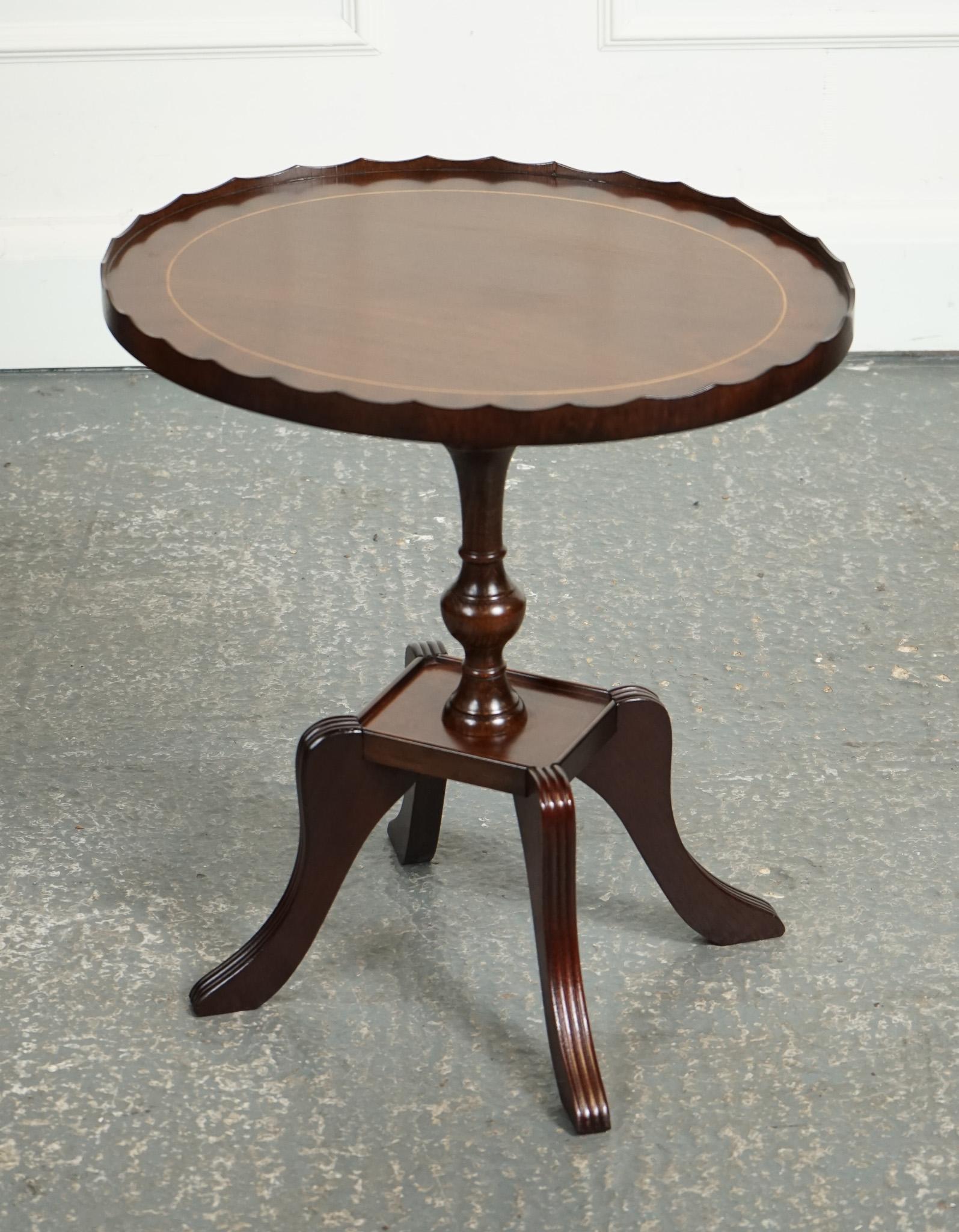 
We are delighted to offer for sale this flamed hardwood oval pie crust side table is a stylish and elegant piece of furniture typically crafted from high-quality hardwood.

The table features a unique oval shape with a decorative pie crust edge