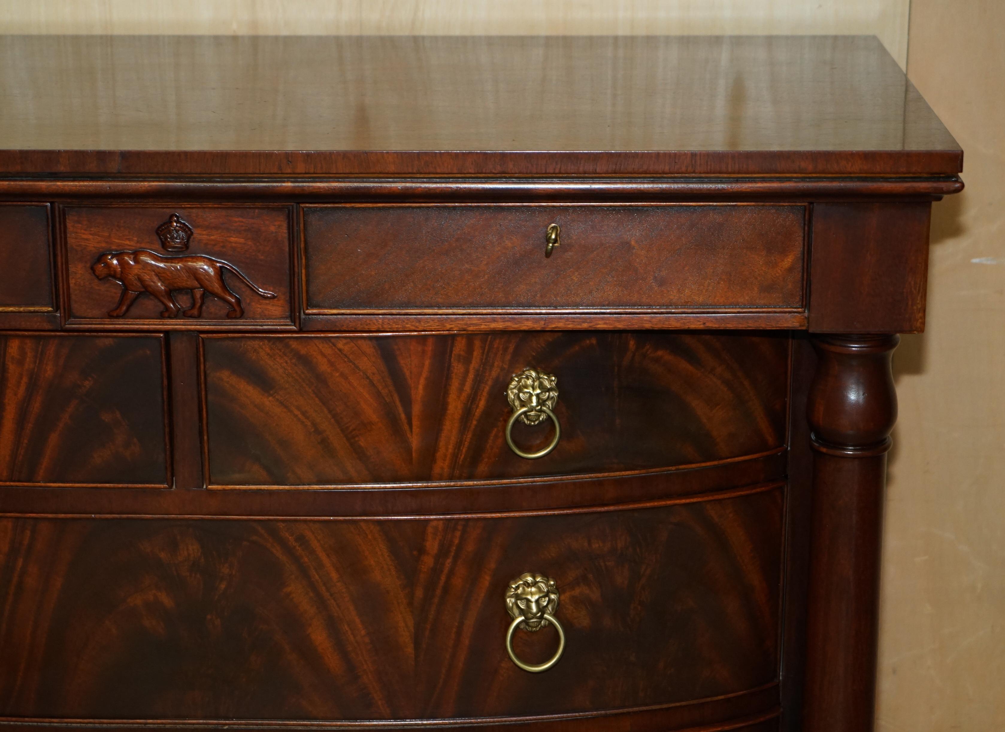 CASSETTIERA A TESTA DI LEONE EMPIRE IN LEGNO DURO FIAMMATO DI RALPH LAUREN CON FRONTE A FOCO In condizioni buone in vendita a West Sussex, Pulborough