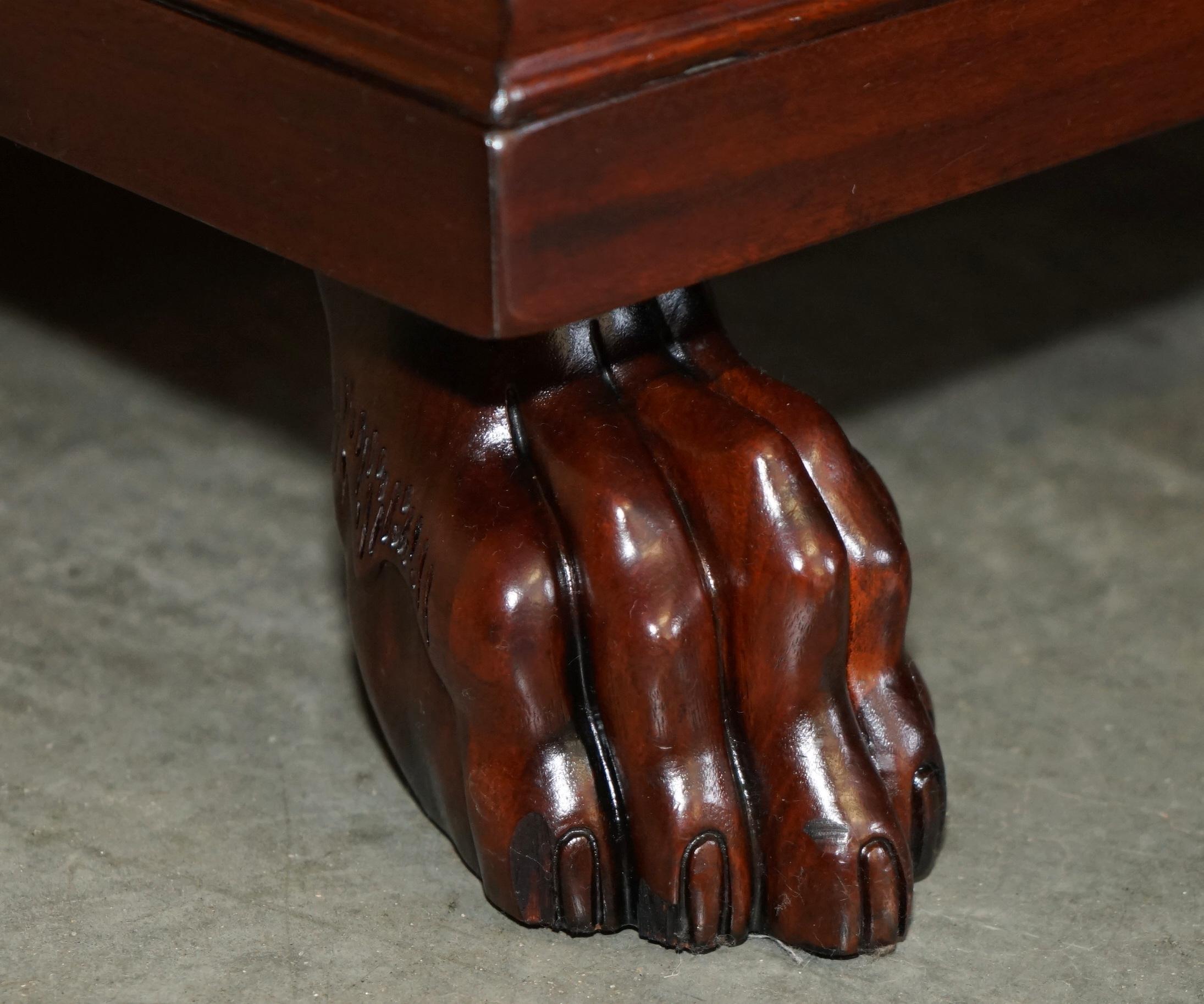 CASSETTIERA A TESTA DI LEONE EMPIRE IN LEGNO DURO FIAMMATO DI RALPH LAUREN CON FRONTE A FOCO in vendita 2