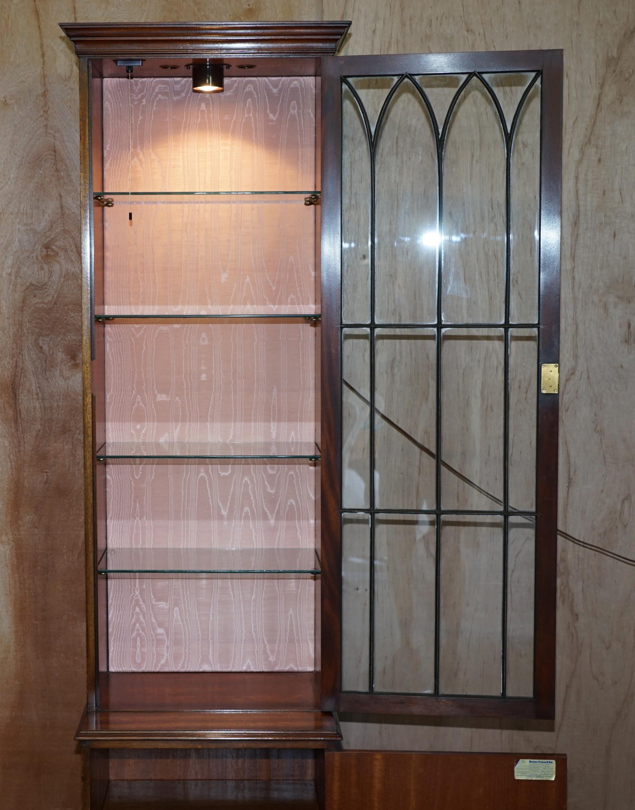 Geflammtes Hartholz  Bevan Funnell Glasböden mit Lights Bibliotheksschrank Boocase Cabinet im Angebot 5