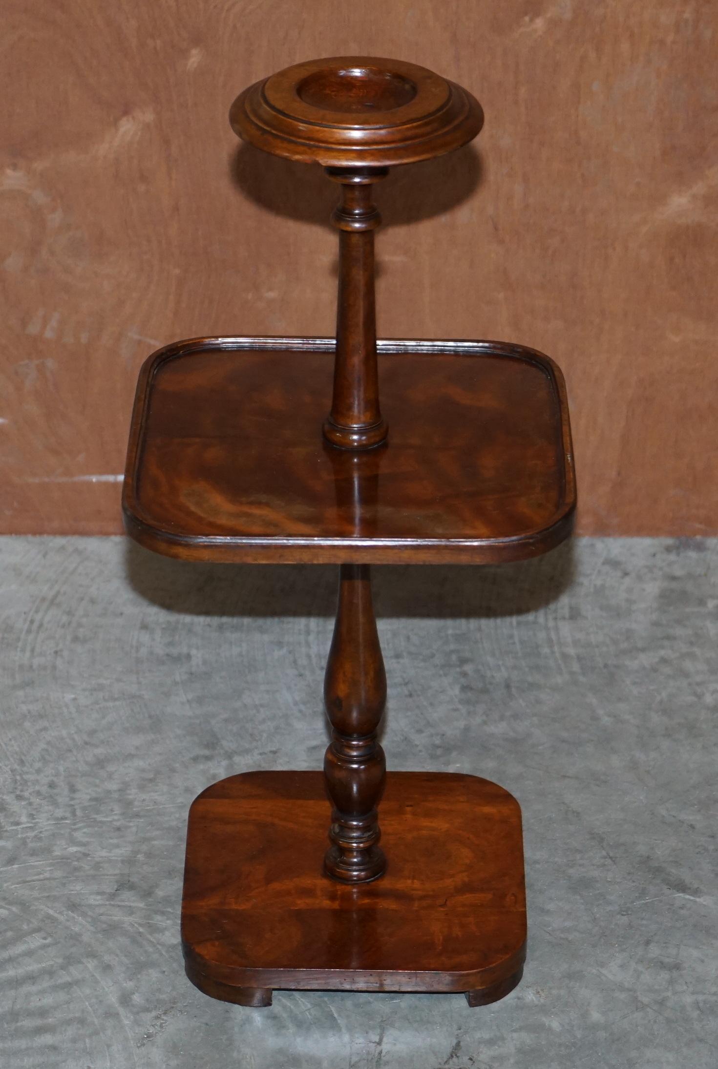 We are delighted to offer for sale this lovely flamed mahogany side end lamp wine table with jardinière top

A good looking and decorative side table or what not, the top tier looks like its for seating a small plant

We have cleaned waxed and