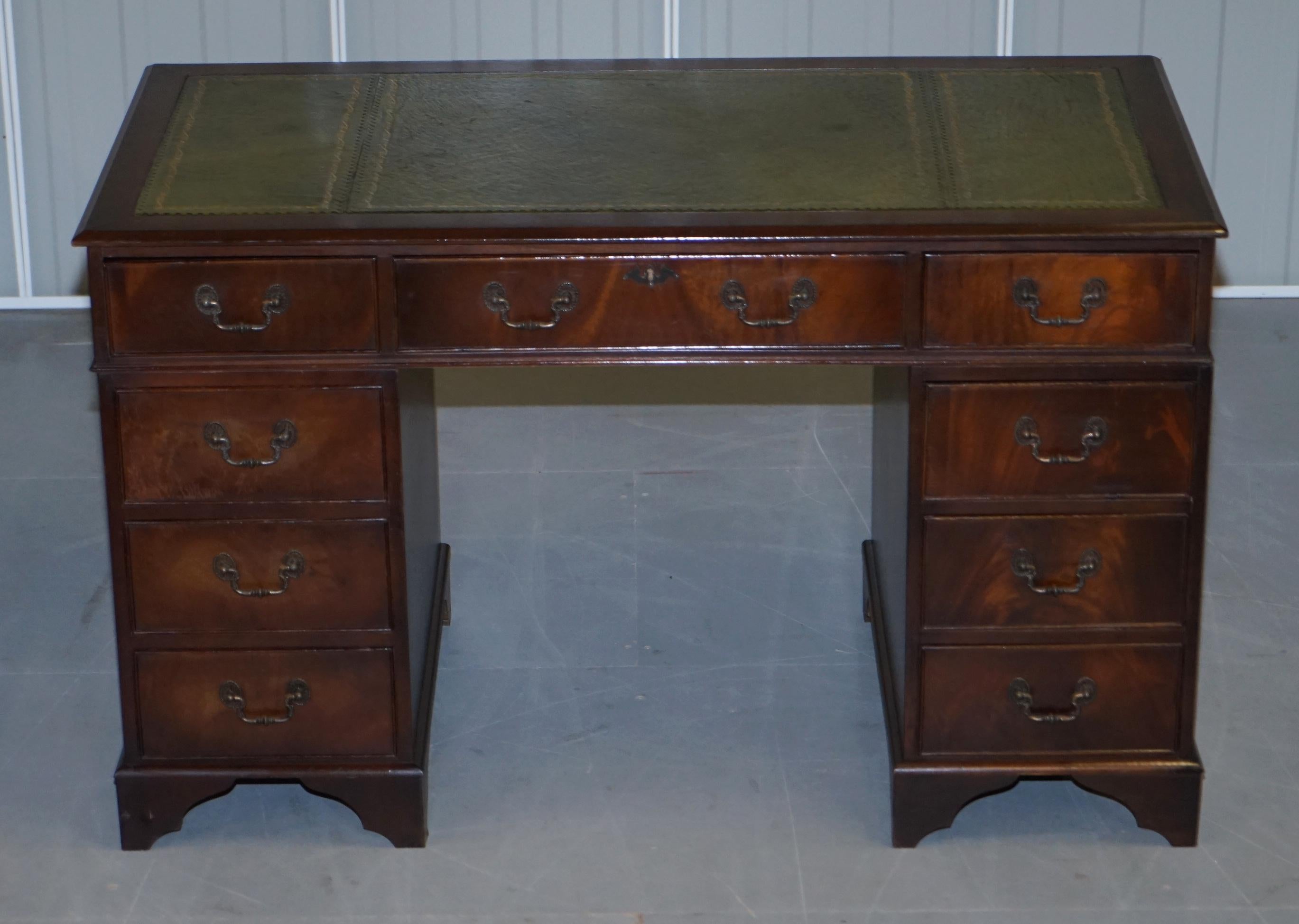 We are delighted to offer for sale this lovely vintage flamed mahogany twin pedestal partner desk with aged green leather writing surface

The desk splits into three easy to transport pieces, it has a flamed mahogany finish with a gold tooled