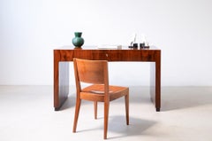 Flamed walnut desk with bands and uprights