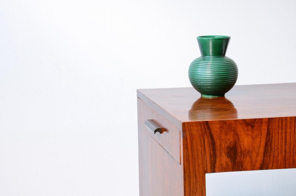 Flamed walnut desk with bands and uprights Excellent état - En vente à Milano, IT