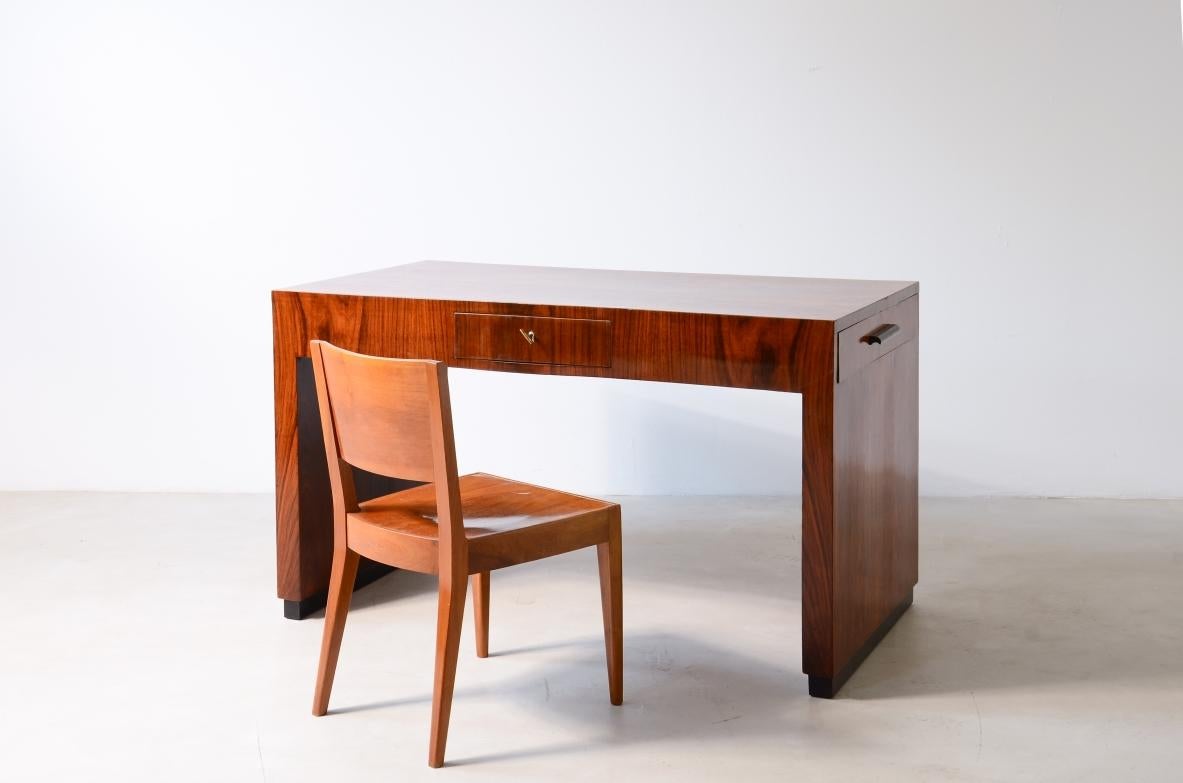 20ième siècle Flamed walnut desk with bands and uprights en vente