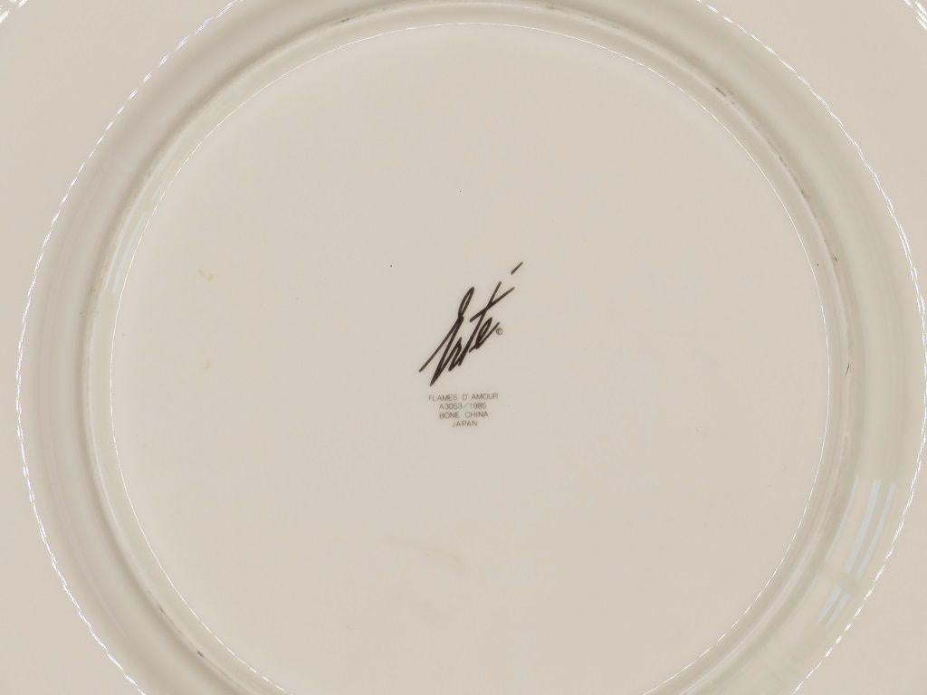 Flames D'Amour plate is an original decorative porcelain plate realized by Erté (Romain de Tirtoff) in 1985.

This rare plate, realized in Bone China represents a female figure with arms outstretched in a billowing dress with a red flame skirt and