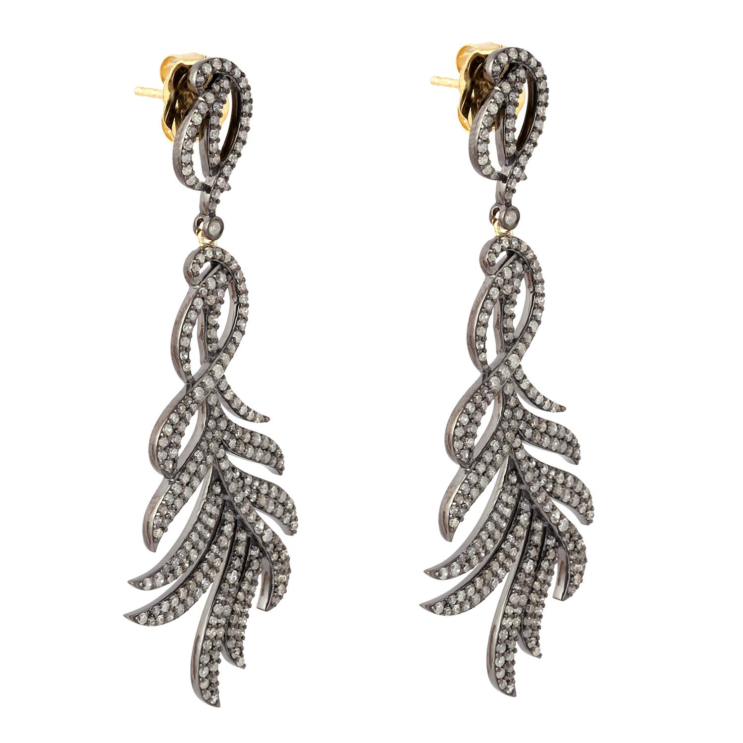 Taglio misto Orecchini lampadario in argento con pavé di diamanti in vendita