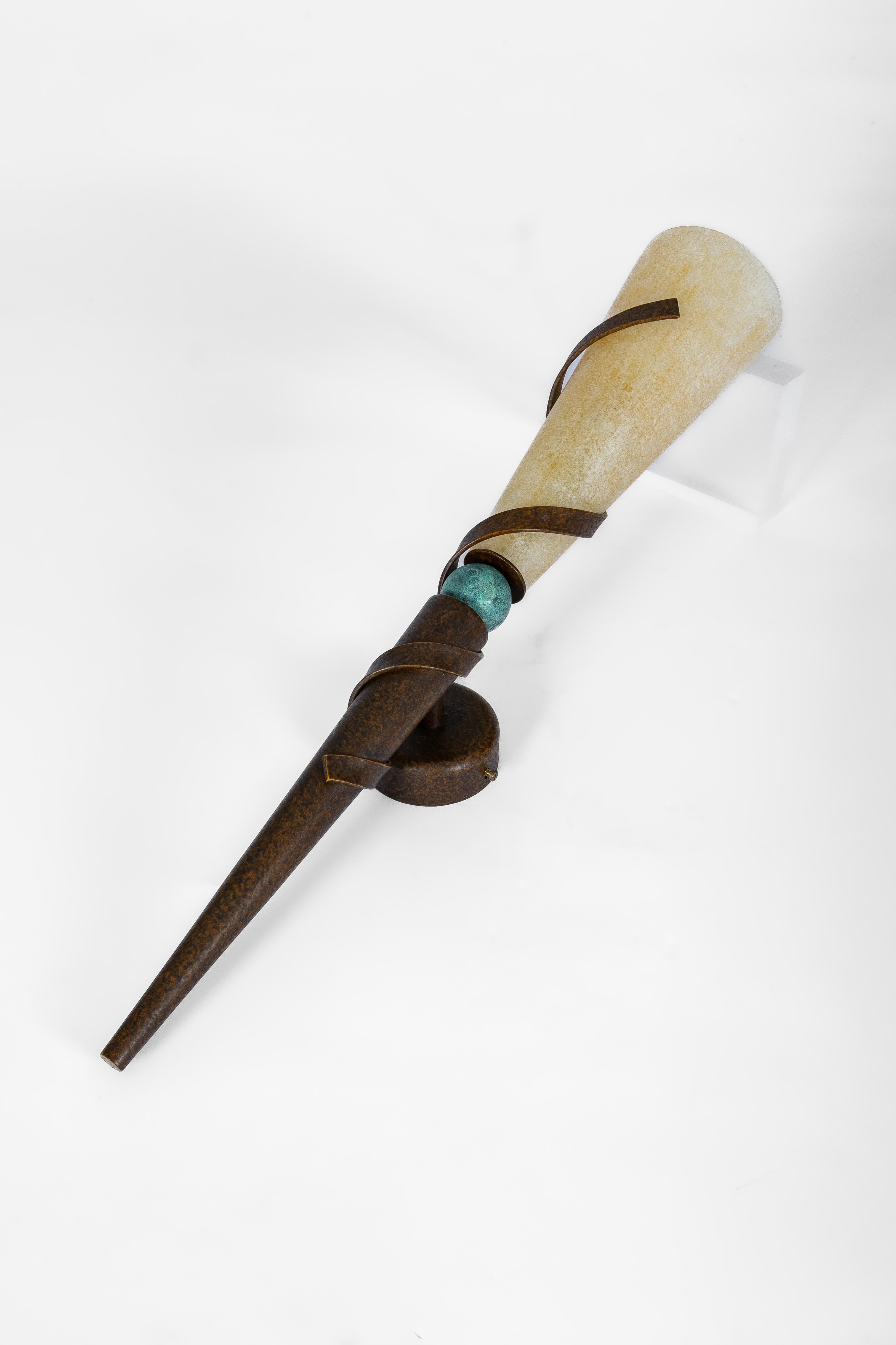 2 apliques de cristal y hierro

Flamina Italia

metal soldado y plegado, patinado en color 