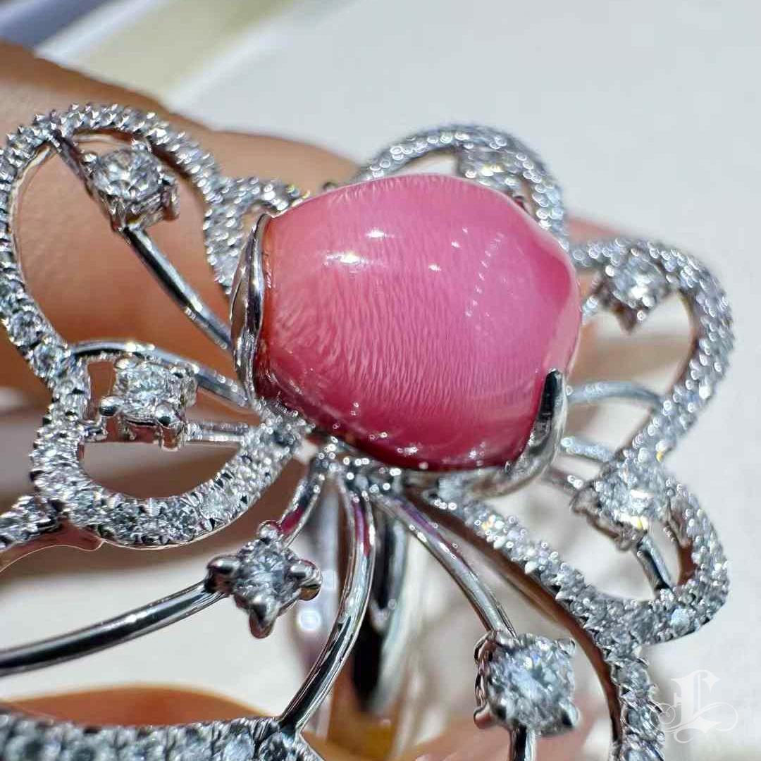 【Conchéa】Radiant Bloom Muschel Perle & Diamant Ring - 3.35ct im Zustand „Neu“ im Angebot in New York, NY
