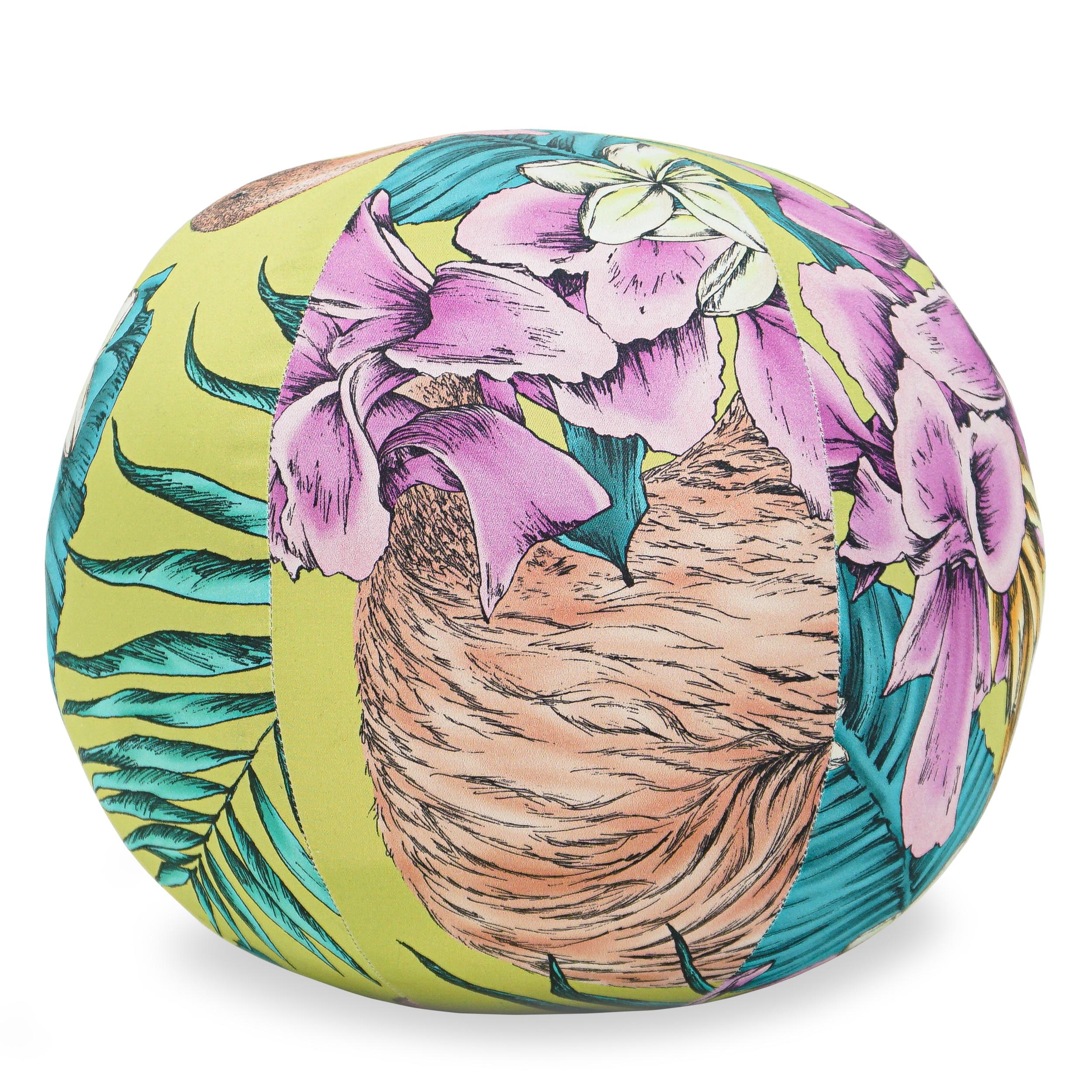Ball pillow with Matthew Williamson printed 100% cotton. Ask about other colors.

Measurements:
Outside: 12” diameter x 12