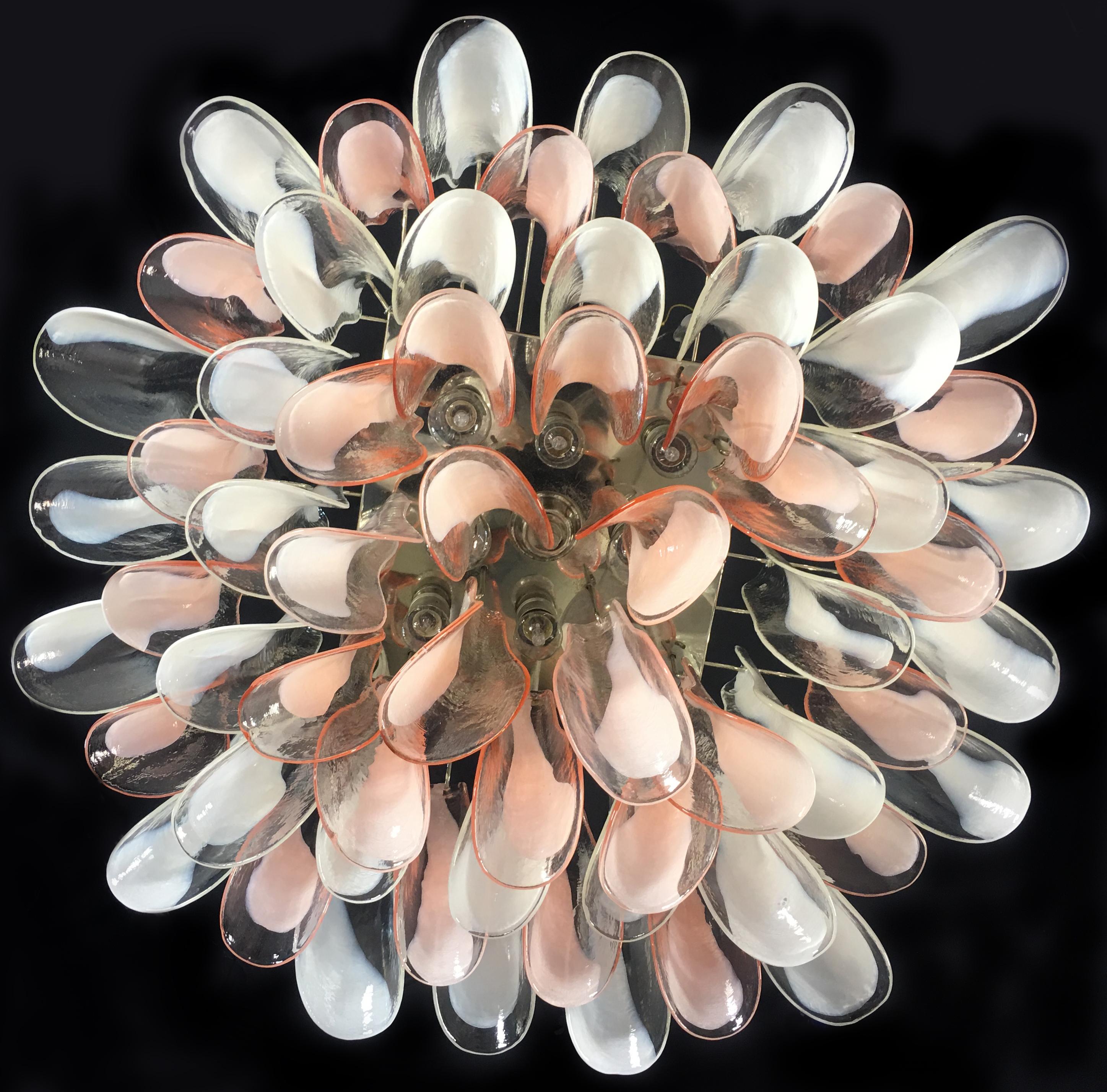 Métal Plafonniers italiens Flamingo 64 pétales de lustre, Murano en vente