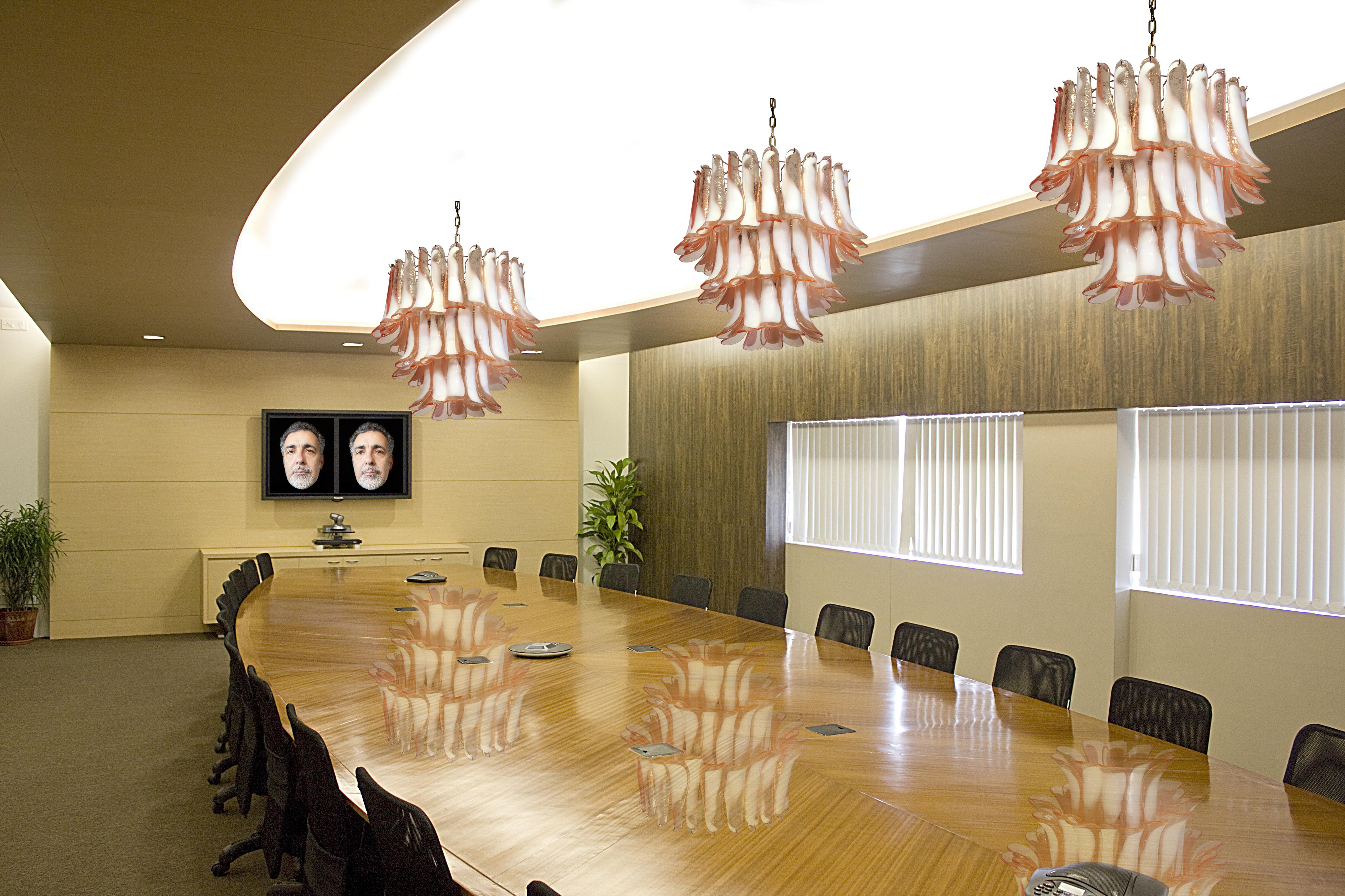 Lampadari 'Flamingo' italiani a 53 petali rosa, Murano in vendita 12