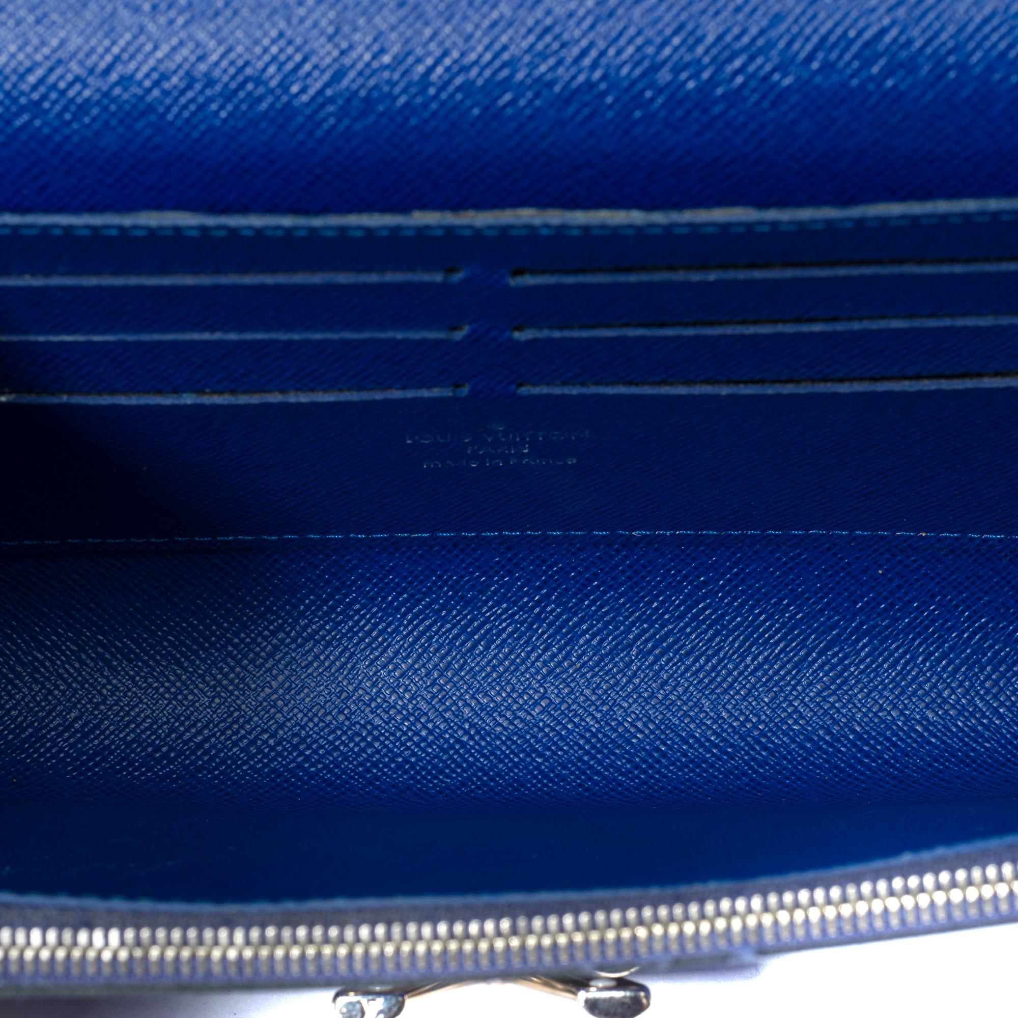 Flamingo Louis Vuitton Twist shoulder bag in blue epi leather, SHW 4