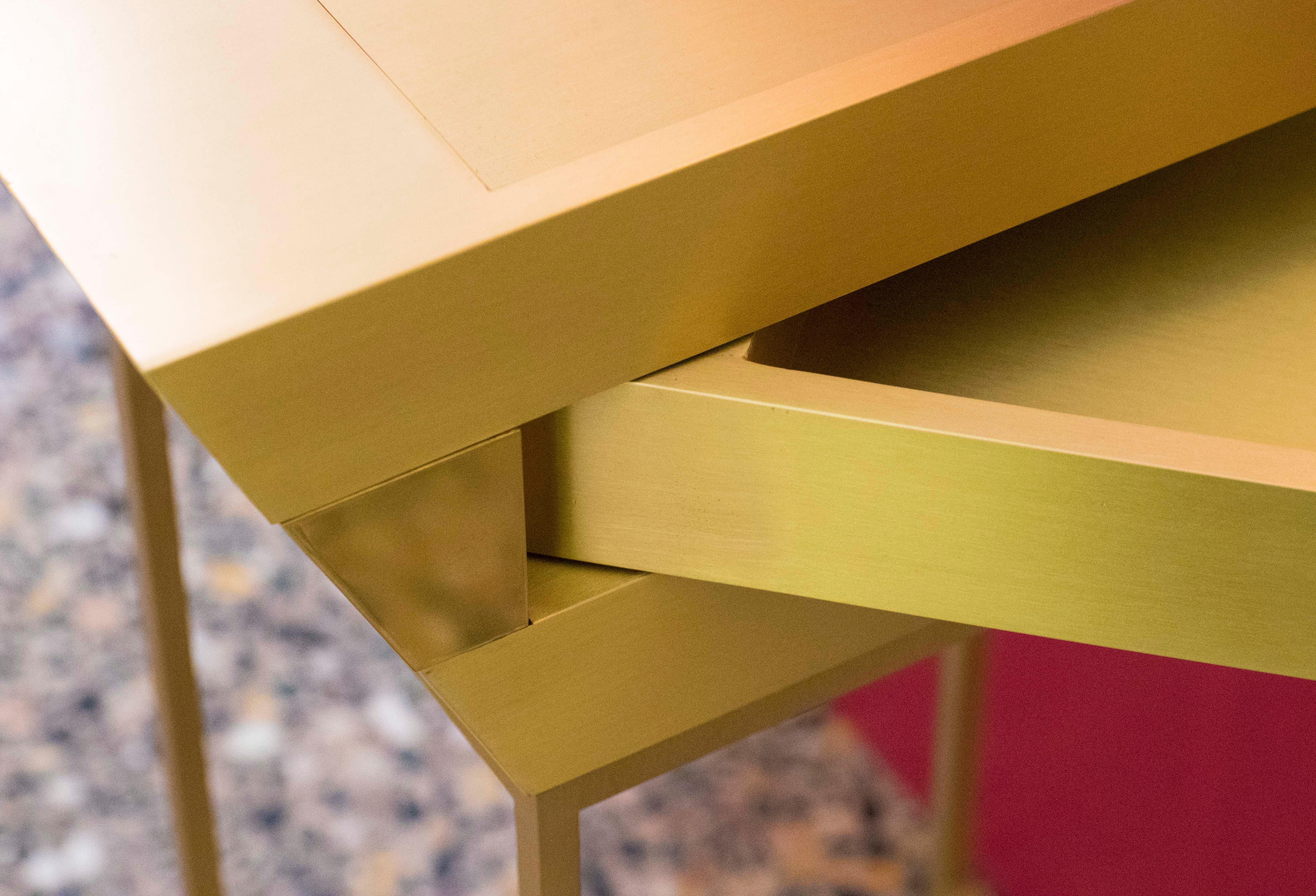 Flamingo Sculptural Side Table and Storage Unit in Brass with Gold Finish In New Condition For Sale In Firenze, IT