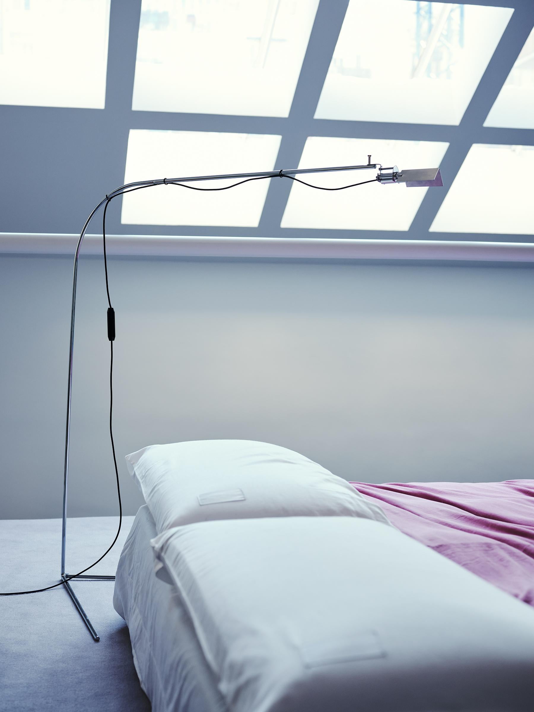Lampe sur pied Modern Flamingo, par Alvaro Siza Vieira, tige en fer chromé, modernisme en vente 7