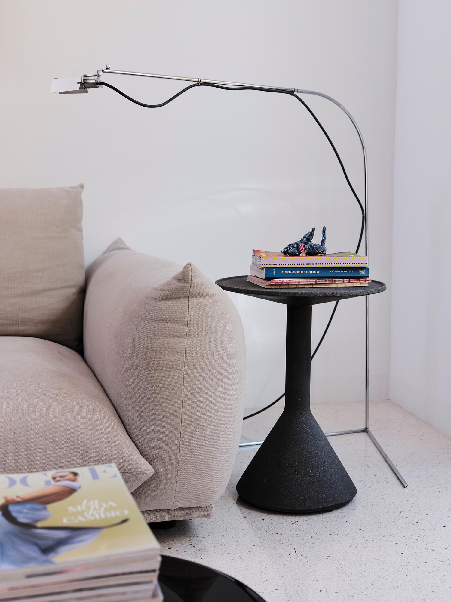 Lampe sur pied Modern Flamingo, par Alvaro Siza Vieira, tige en fer chromé, modernisme en vente 2