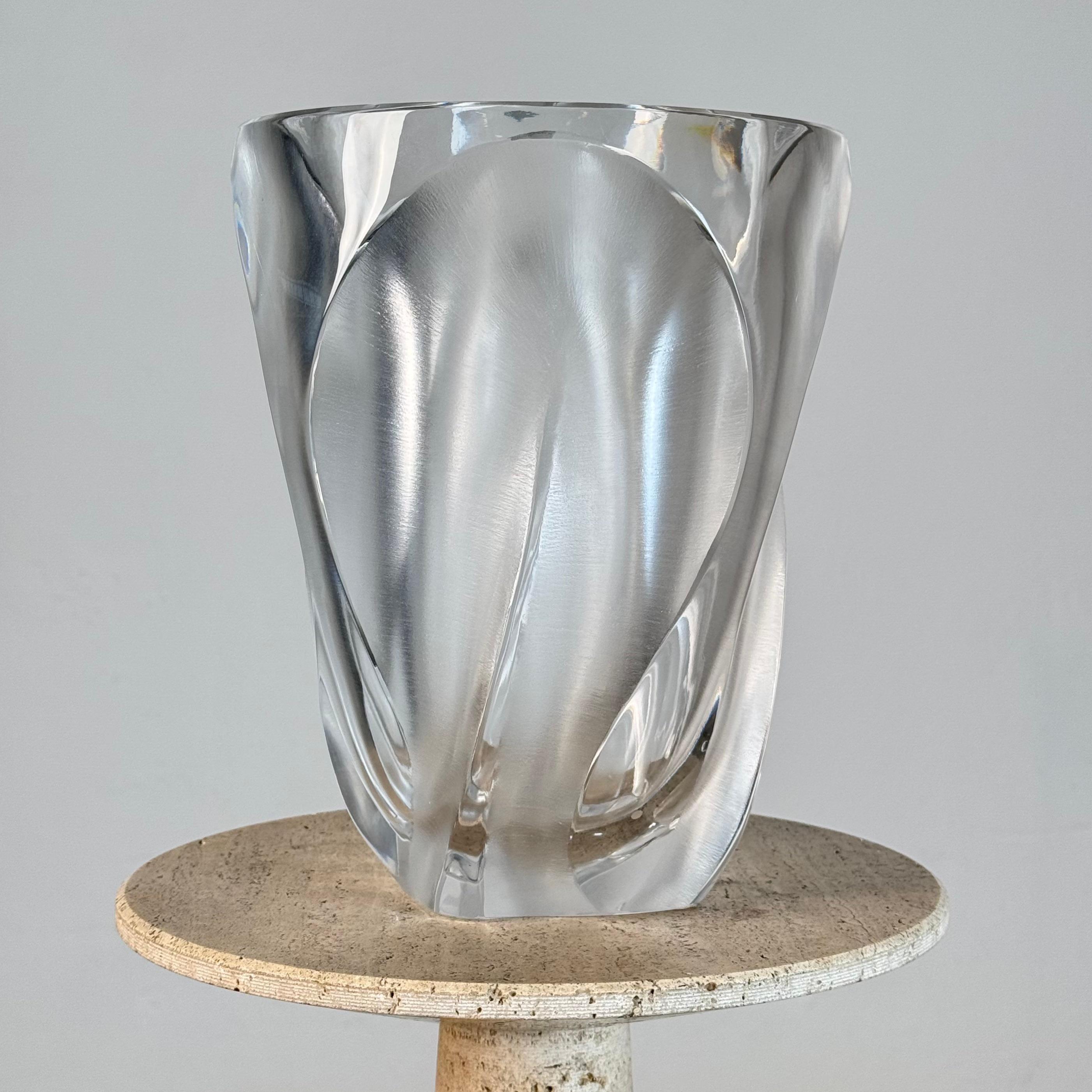 “Flamme” Crystal Vase by Lalique Paris, Signed, 1970s – Sculptural Flower Vase in vendita 2