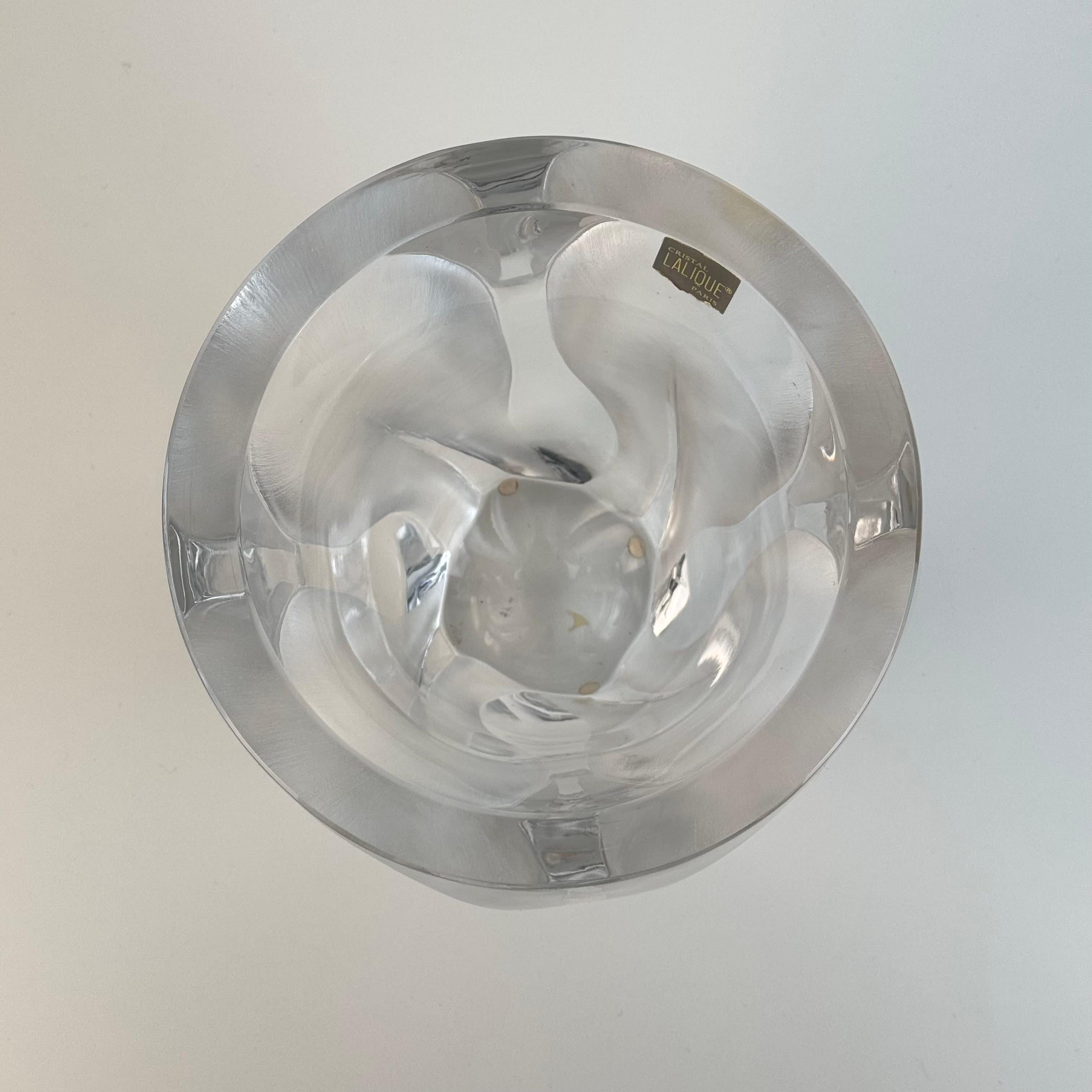 “Flamme” Crystal Vase by Lalique Paris, Signed, 1970s – Sculptural Flower Vase in vendita 7