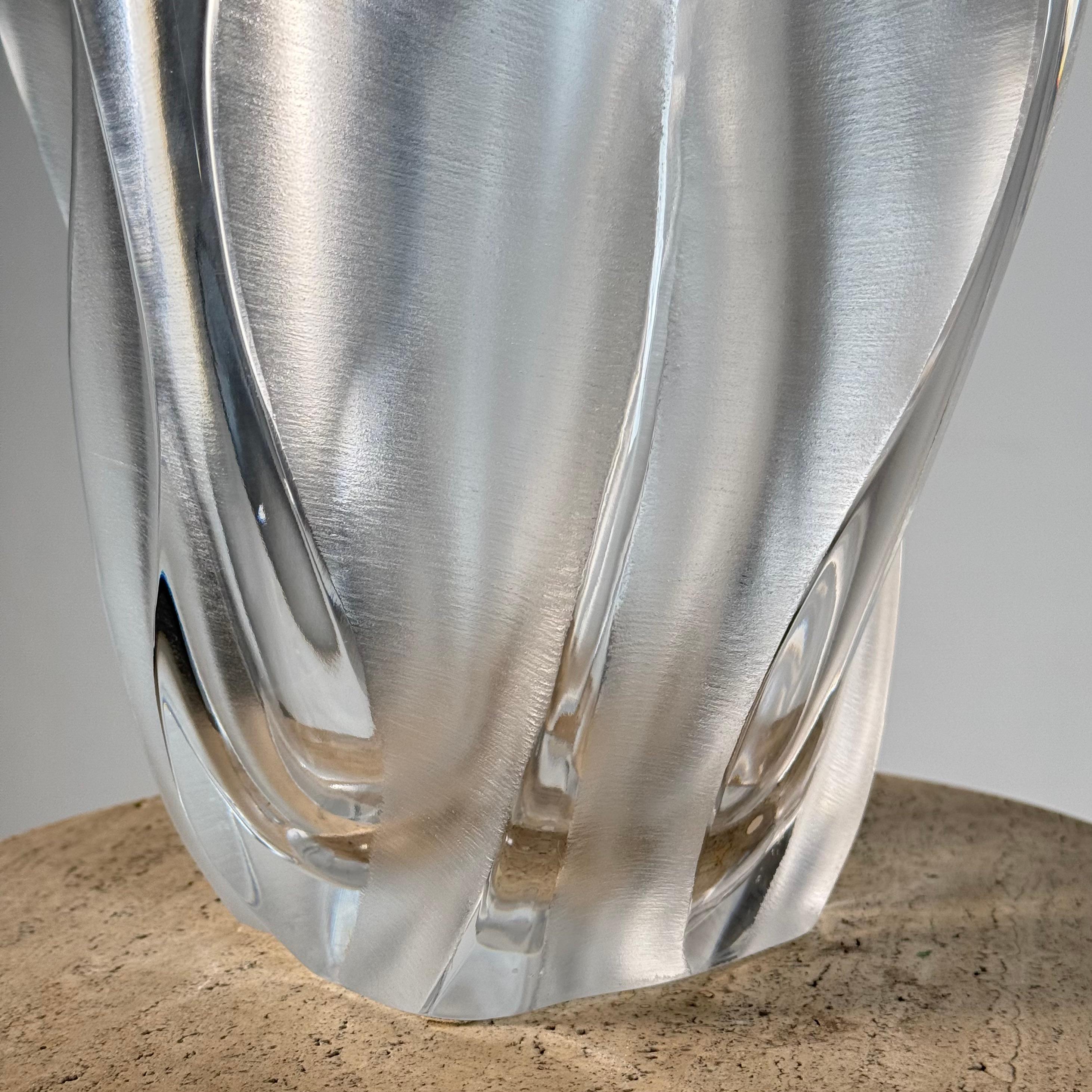 Vetro artistico “Flamme” Crystal Vase by Lalique Paris, Signed, 1970s – Sculptural Flower Vase in vendita