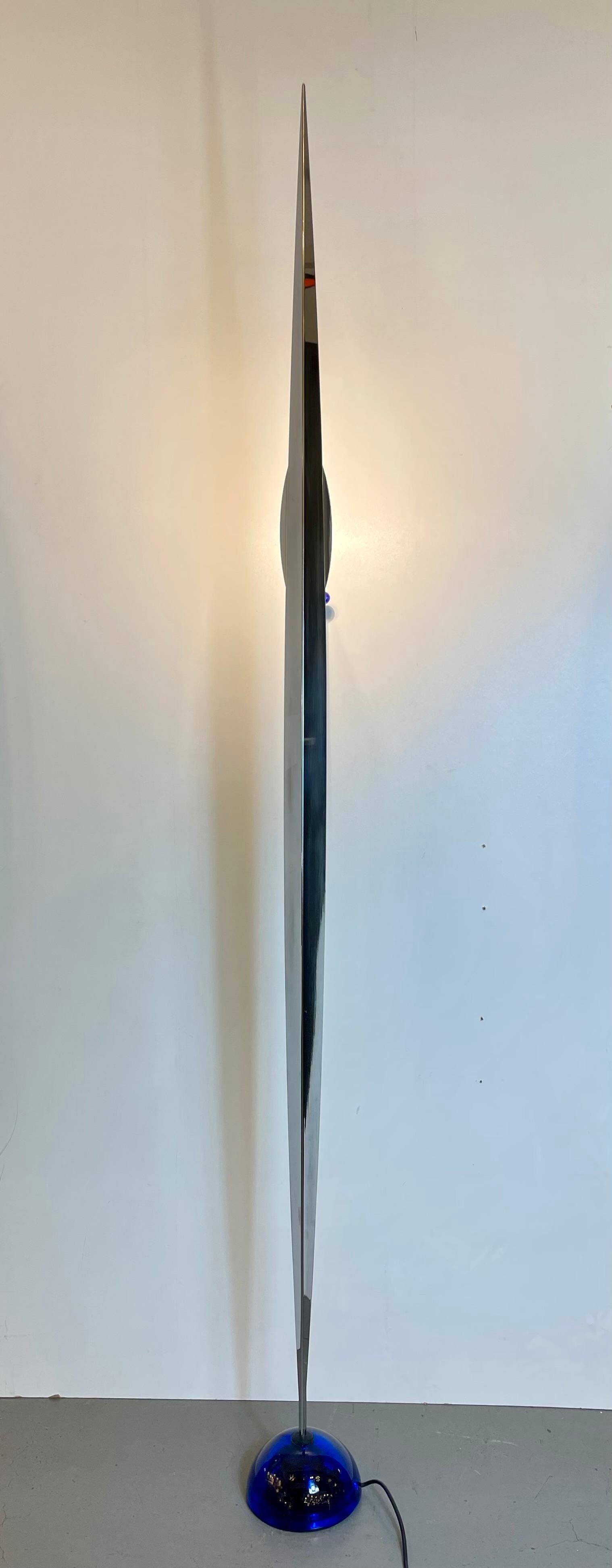 Stunning wall-facing floor lamp, ideal for a corner, this model, named Flamme, was drawn in 1986 by French designer Gilles Derain for the Italian brand Lumen Center based in Milano. A deep blue Murano Glass half sphere serves as a base for a long