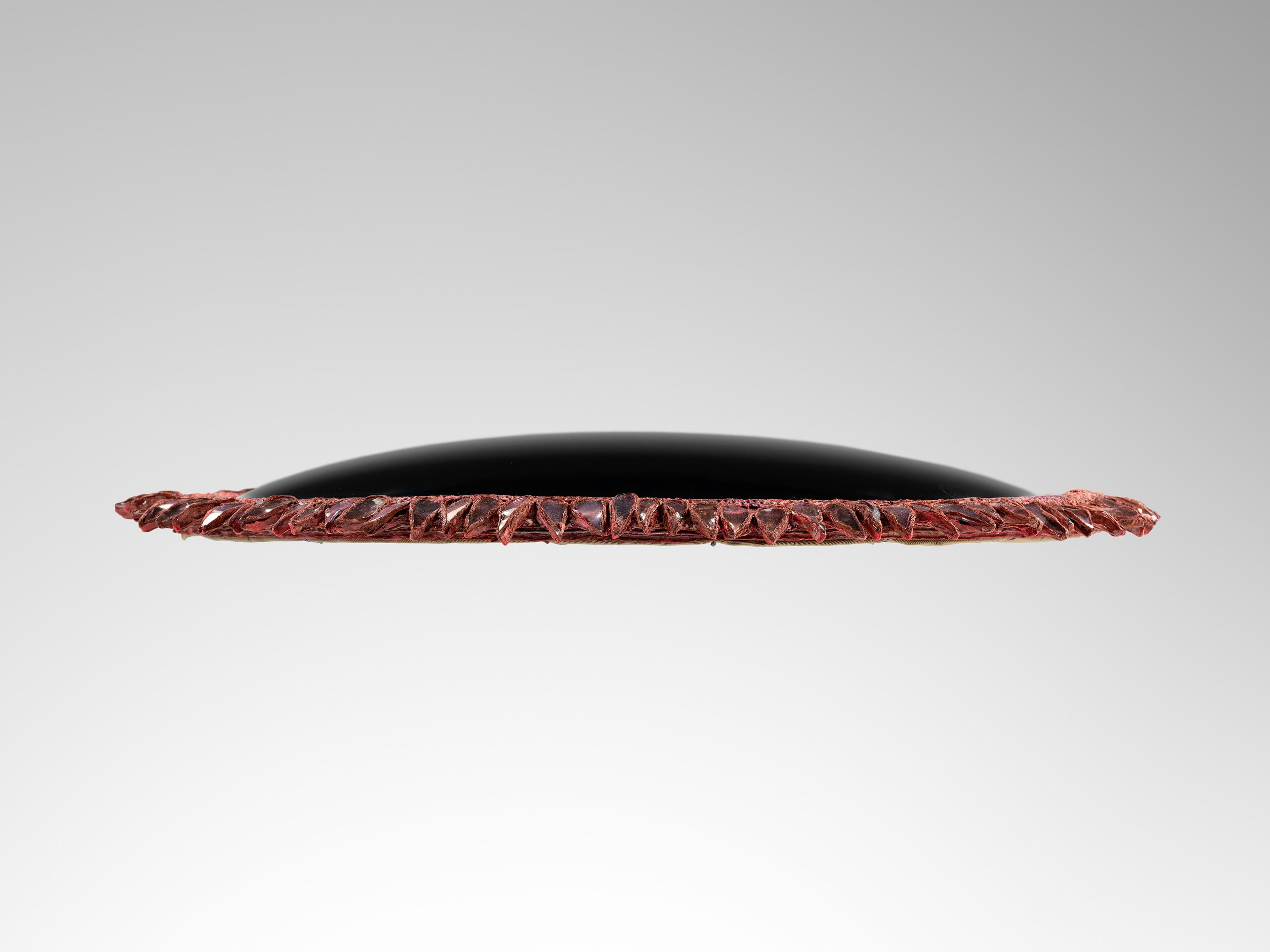 Flammes by Line Vautrin - Roter Talosel-Spiegel mit Intarsien aus grauen Spiegeln im Zustand „Gut“ im Angebot in Uccle, BE