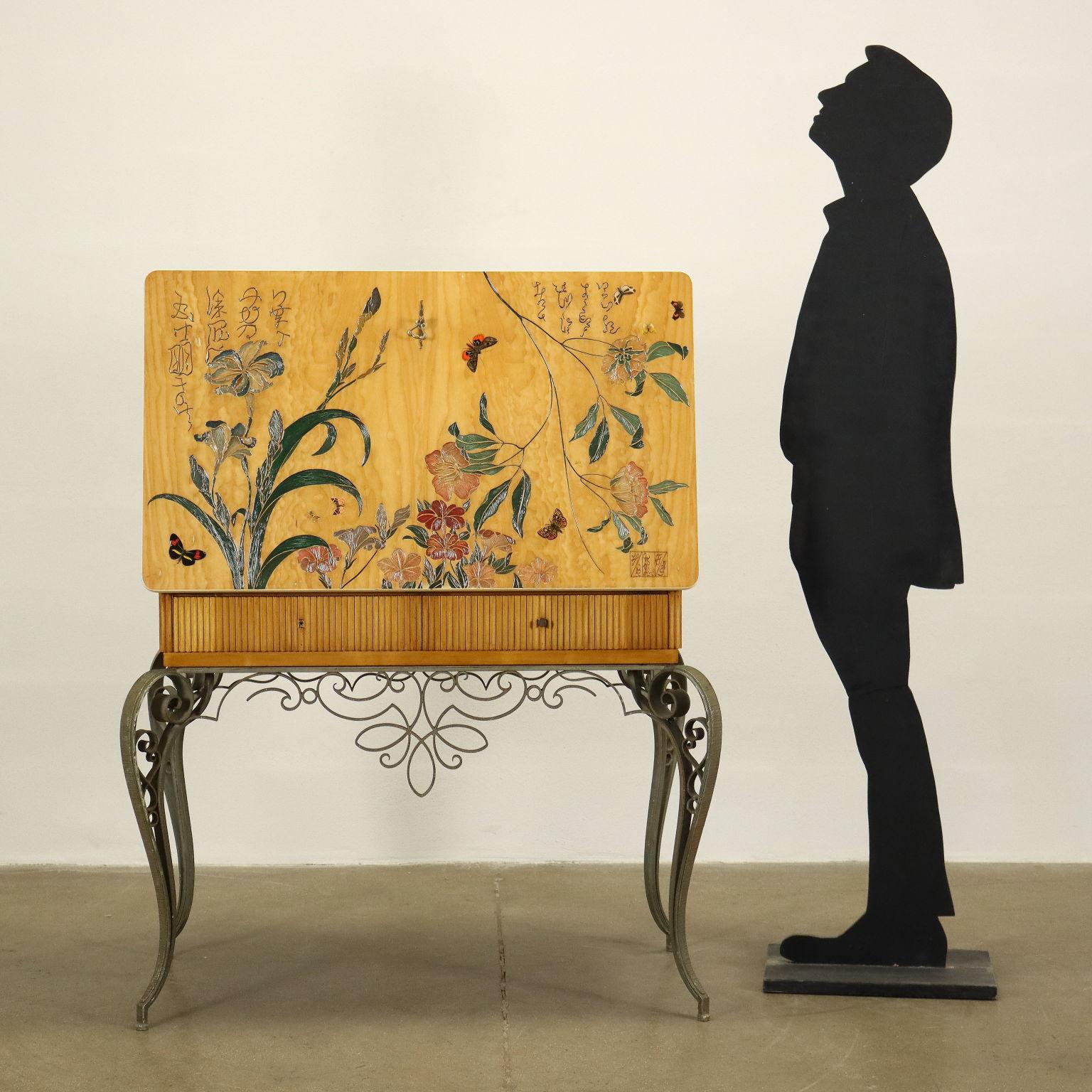 Particular flap cabinet with visible drawers. metal base in brass-plated wrought iron, Maple and Burl veneered wood, carved and painted floral decorations, 