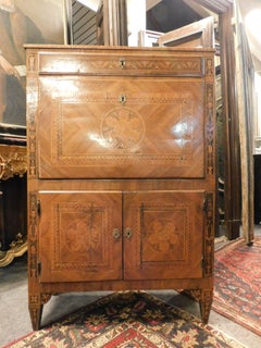 Flap secretaire in inlaid walnut wood, "Maggiolini" school, 18th century Italy
