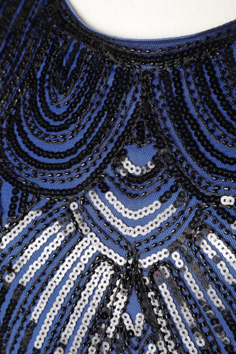 Flapper dress with back sequin, black beads, fringes and blue lining. Zip closure on the middle back. 
SIZE L 