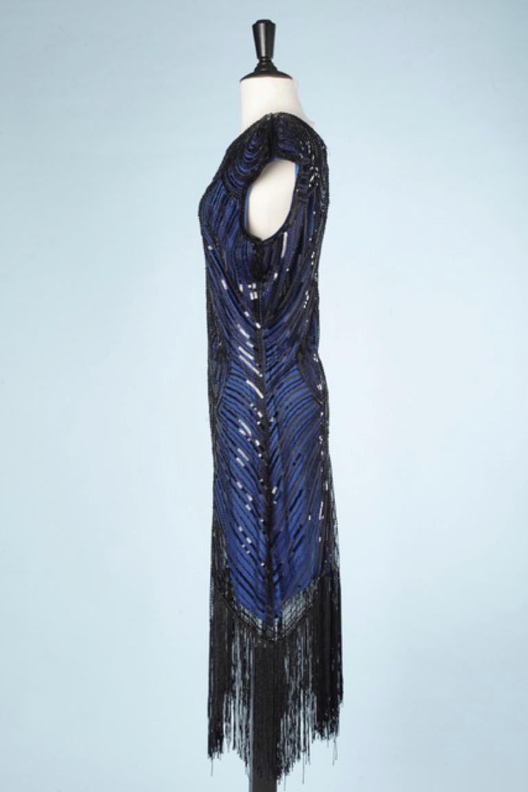 Flapper dress with back sequin, black beads, fringes and blue lining For Sale 2