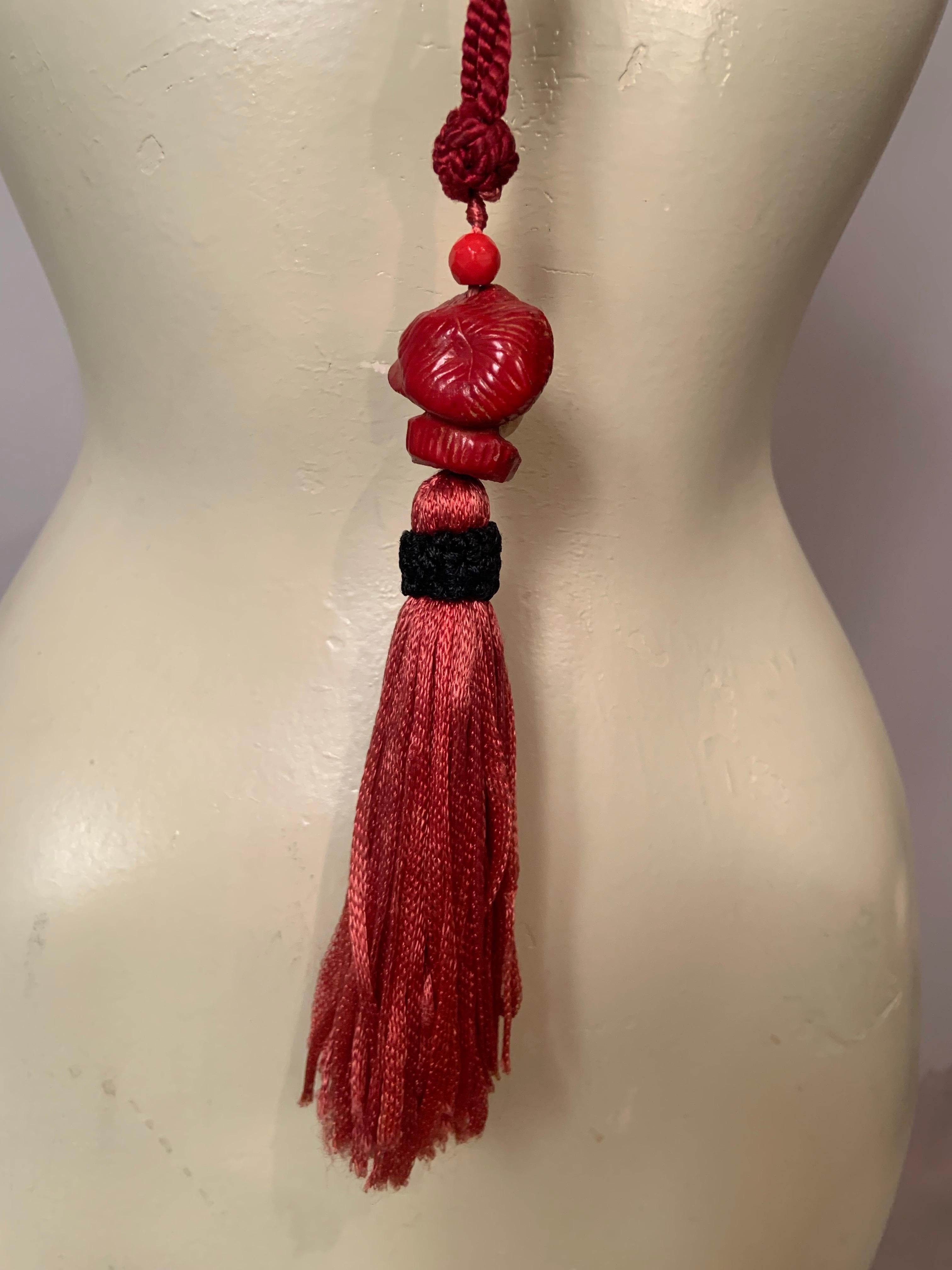 Collar de cordón de cuentas Flapper Girl con colgante de borla de seda en venta 4
