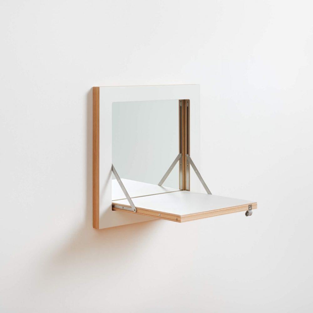 This makeup mirror is the flat brother of Schminktank for those who already have the right place to put their makeup utensils. The wall shelf with mirror disappears on the wall in no time and and can be put up if required.


Dimensions:
closed: