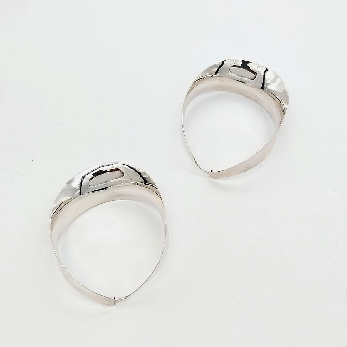 Flare Hoops, Anticlastic Silver Earrings, Gerhard Herbst Studio, Mid Century In Excellent Condition For Sale In Encinitas, CA