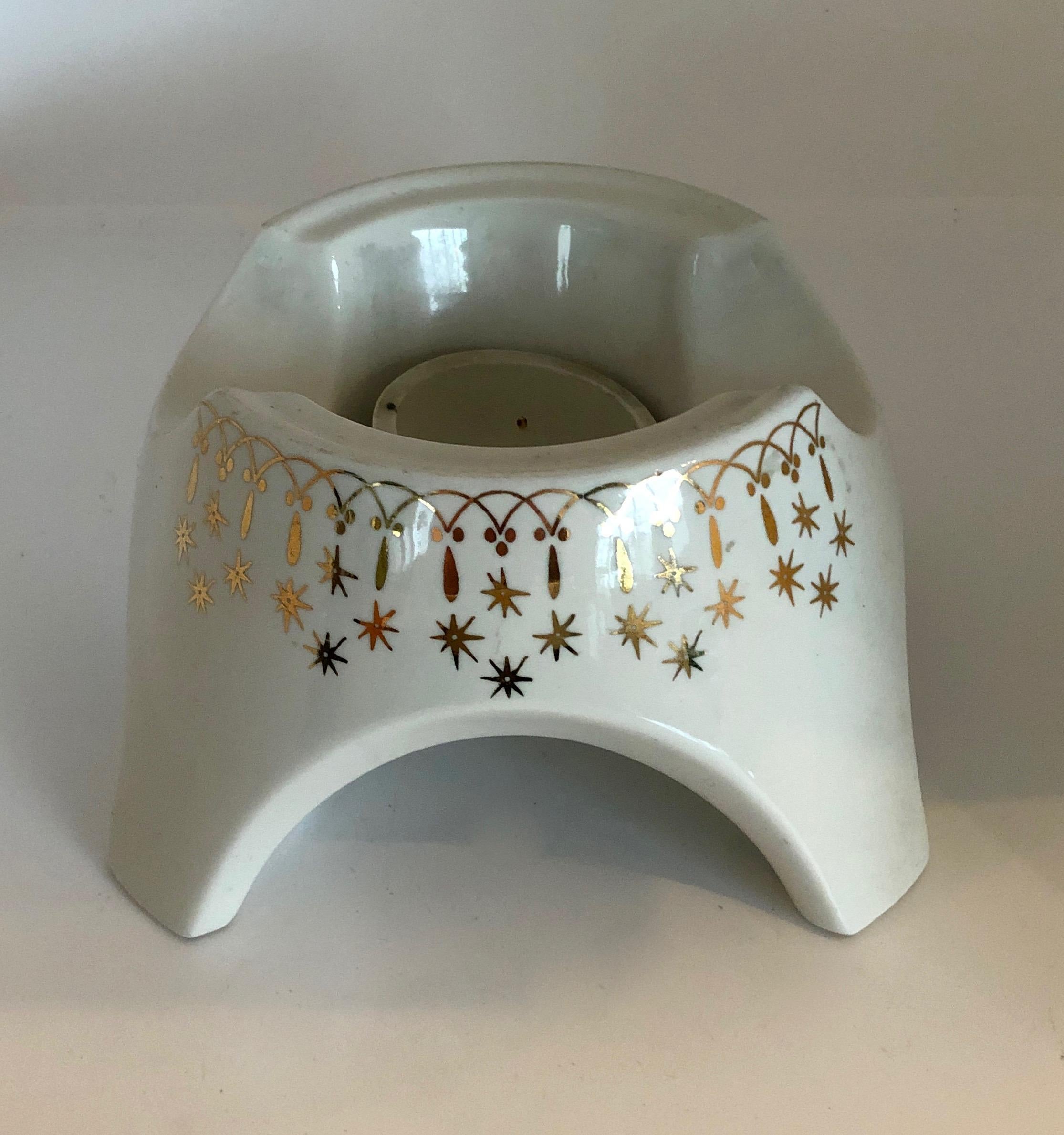 Flare-Ware by Hall China White Porcelain with Gilt Accents Chafing Dish / Fondue For Sale 4