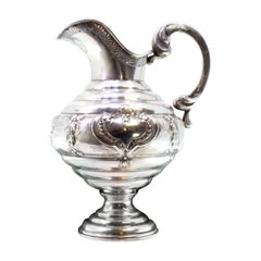 Ausgestellter silberner Wasserkrug