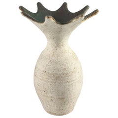 Vaso svasato in ceramica di Yumiko Kuga