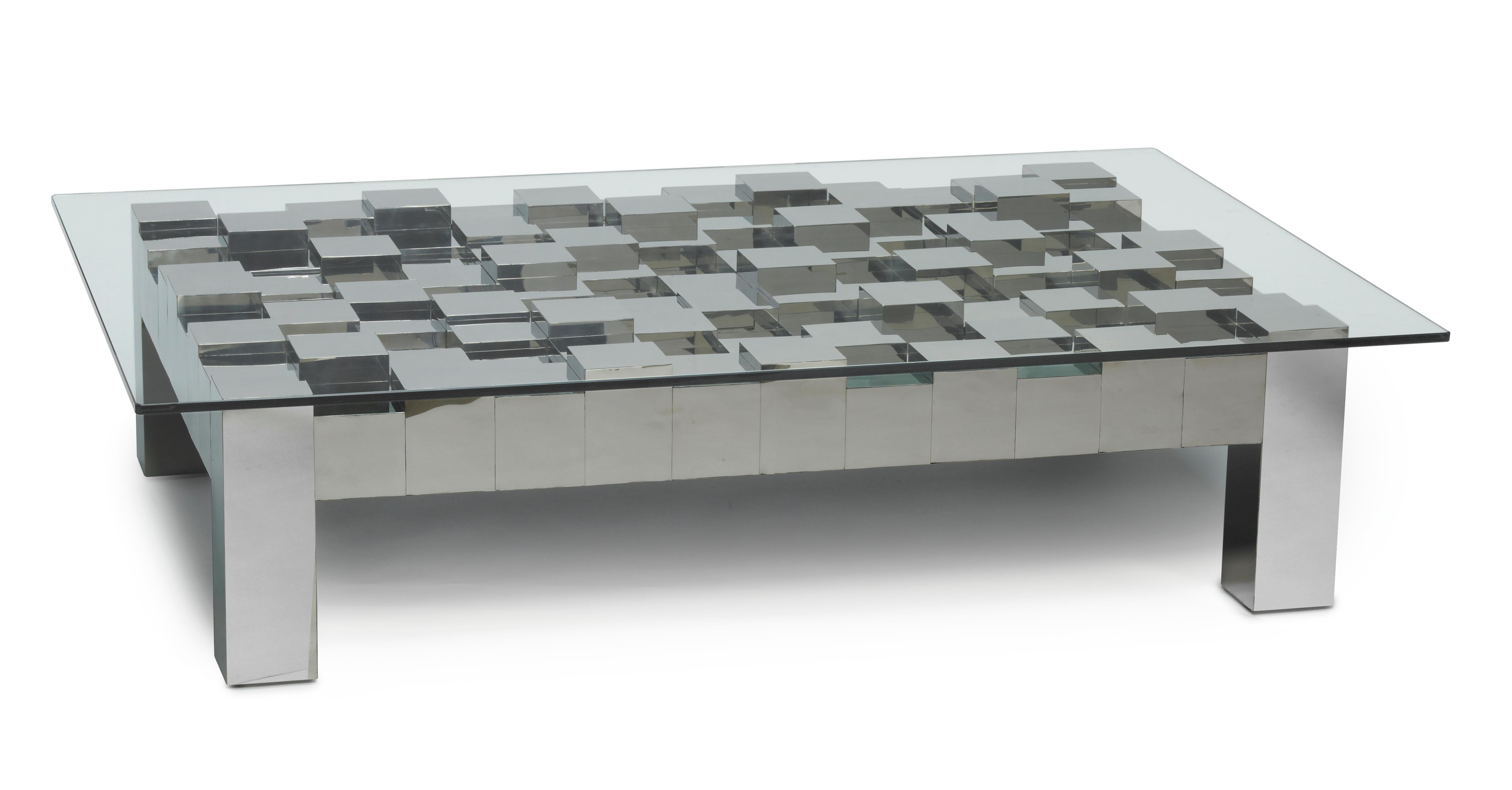 Dans un espace contemporain, une table unique en son genre émerge, construite à partir de blocs d'acier inoxydable empilés. Ce design innovant met en valeur une disposition frappante de blocs d'acier inoxydable, créant une esthétique distinctive et
