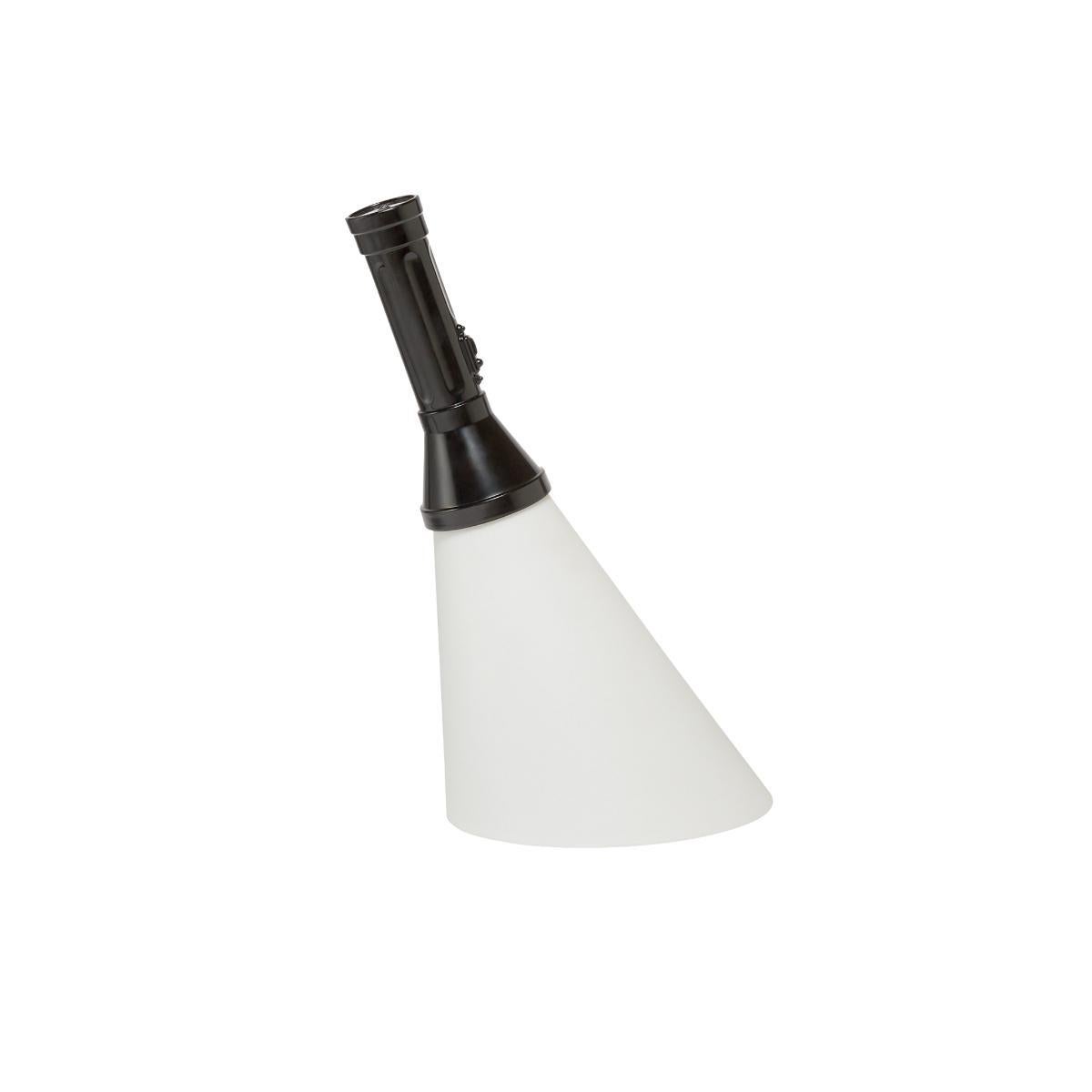 Italiano Lampada Flash con Led ricaricabile in polietilene nero di Studio A in vendita