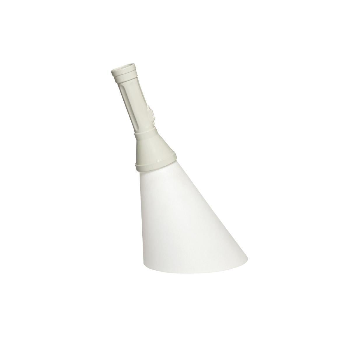 Flash-Flash-Lampe mit aufgeladener LED aus elfenbeinfarbenem Polyethylene von Studio Job im Zustand „Neu“ im Angebot in Brooklyn, NY