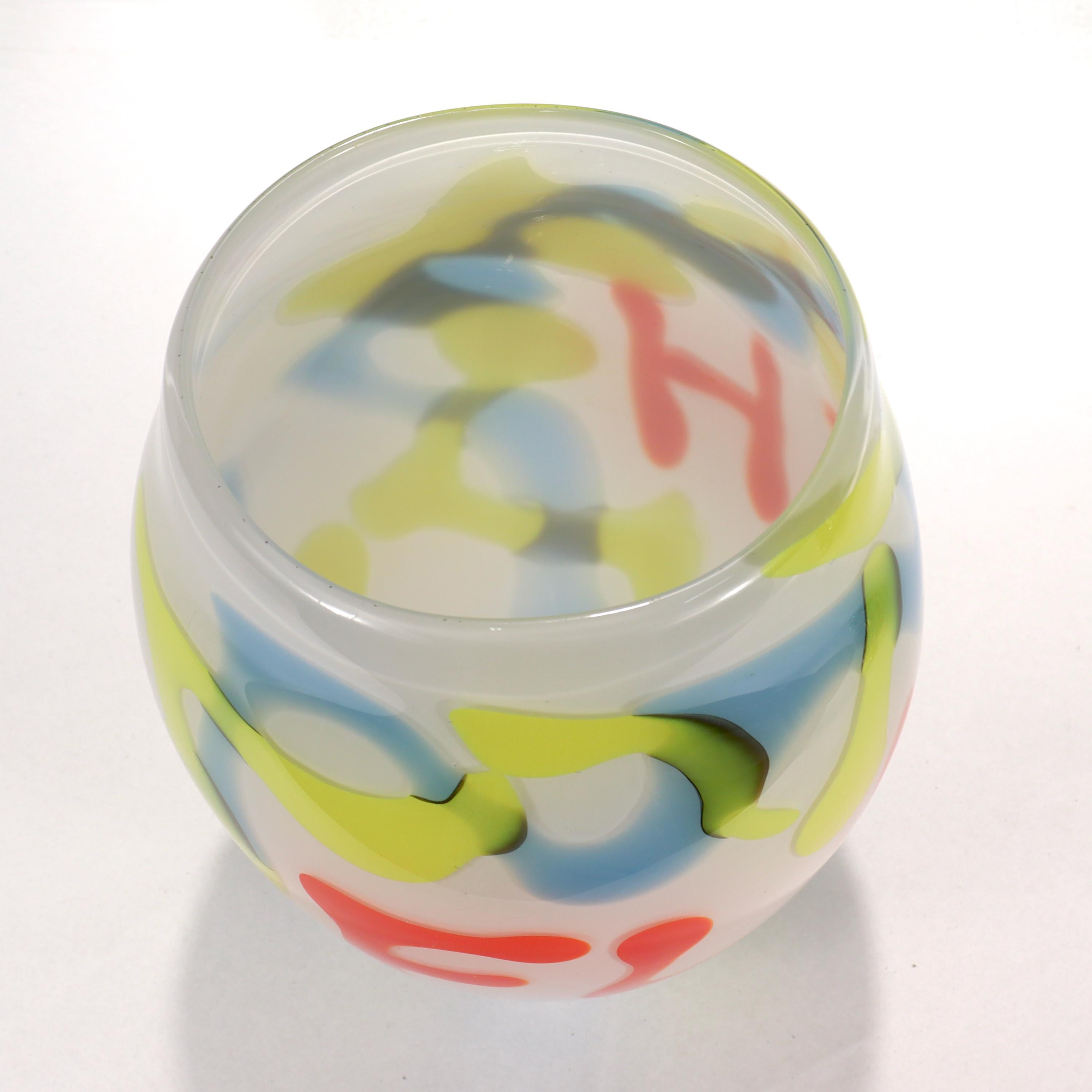Vase Pop-Art en verre d'art blanc, bleu, jaune et rouge « FLASH », 1999 en vente 6
