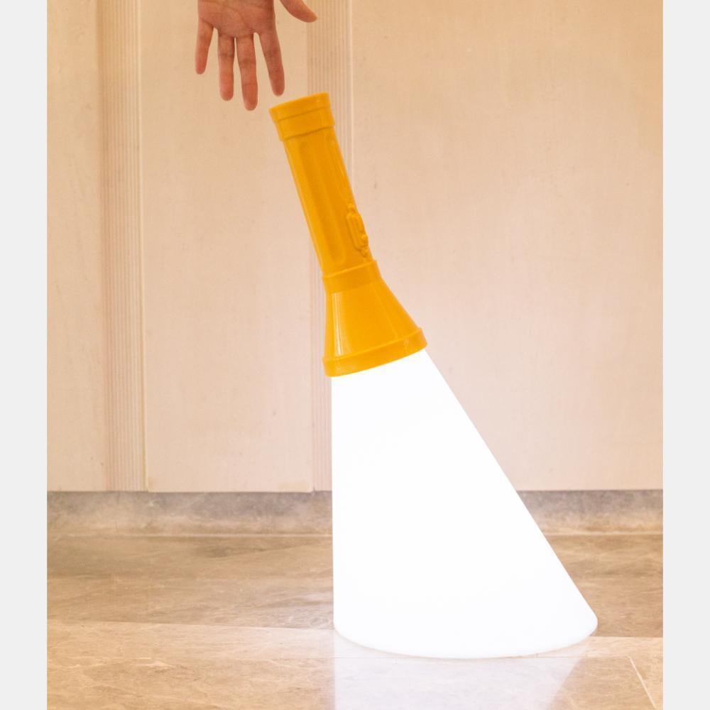 Moderne Lampe sans fil en flash jaune et ambre avec LED, conçue par Studio Job en vente