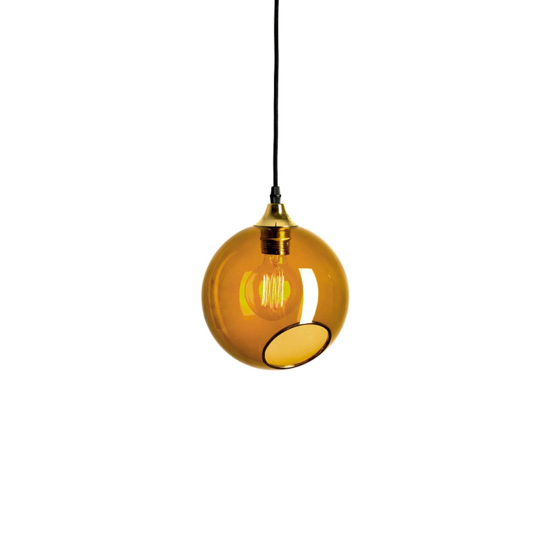 Moderno Lampeggiante, lampadario in ottone e vetro colorato/ambra in vendita