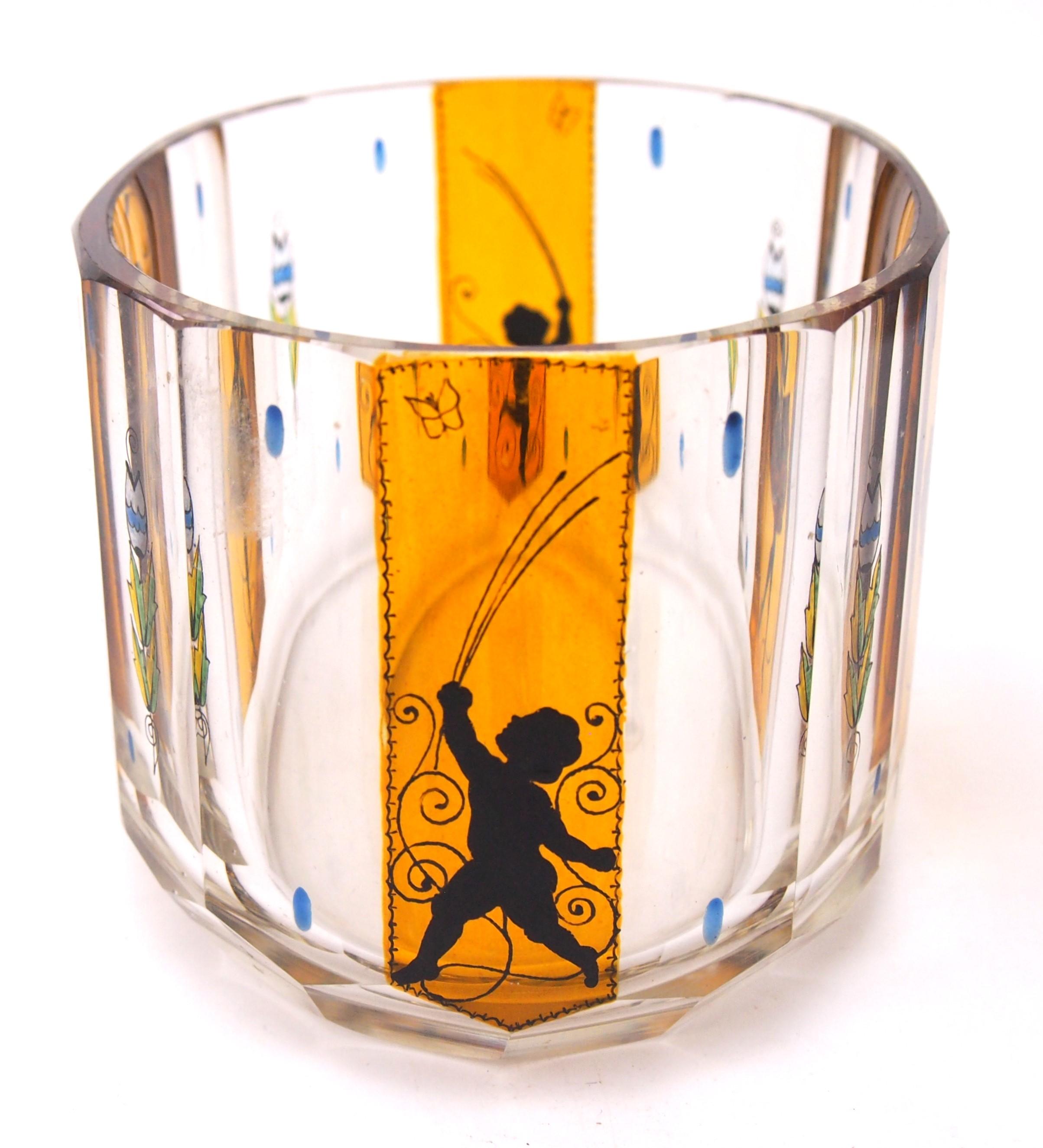Début du 20ème siècle Vase en verre flammé et taillé avec danseuse de ballet de l'école de verrerie Fachschule Haida en vente