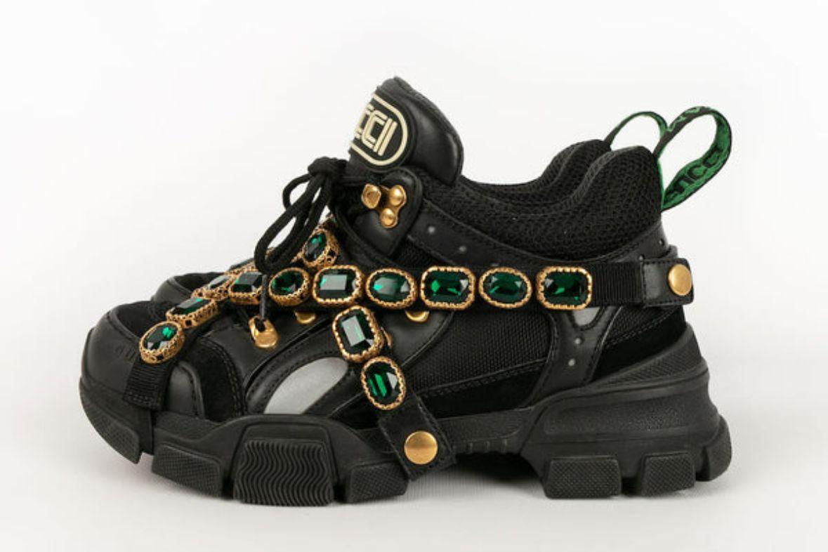 Gucci - (Made in Italy) Schuhe Modell Flashtrek Größe 37

Zusätzliche Informationen:
Abmessungen: Größe 37
Zustand: Guter Zustand
Verkäufer Ref Nummer: CH54