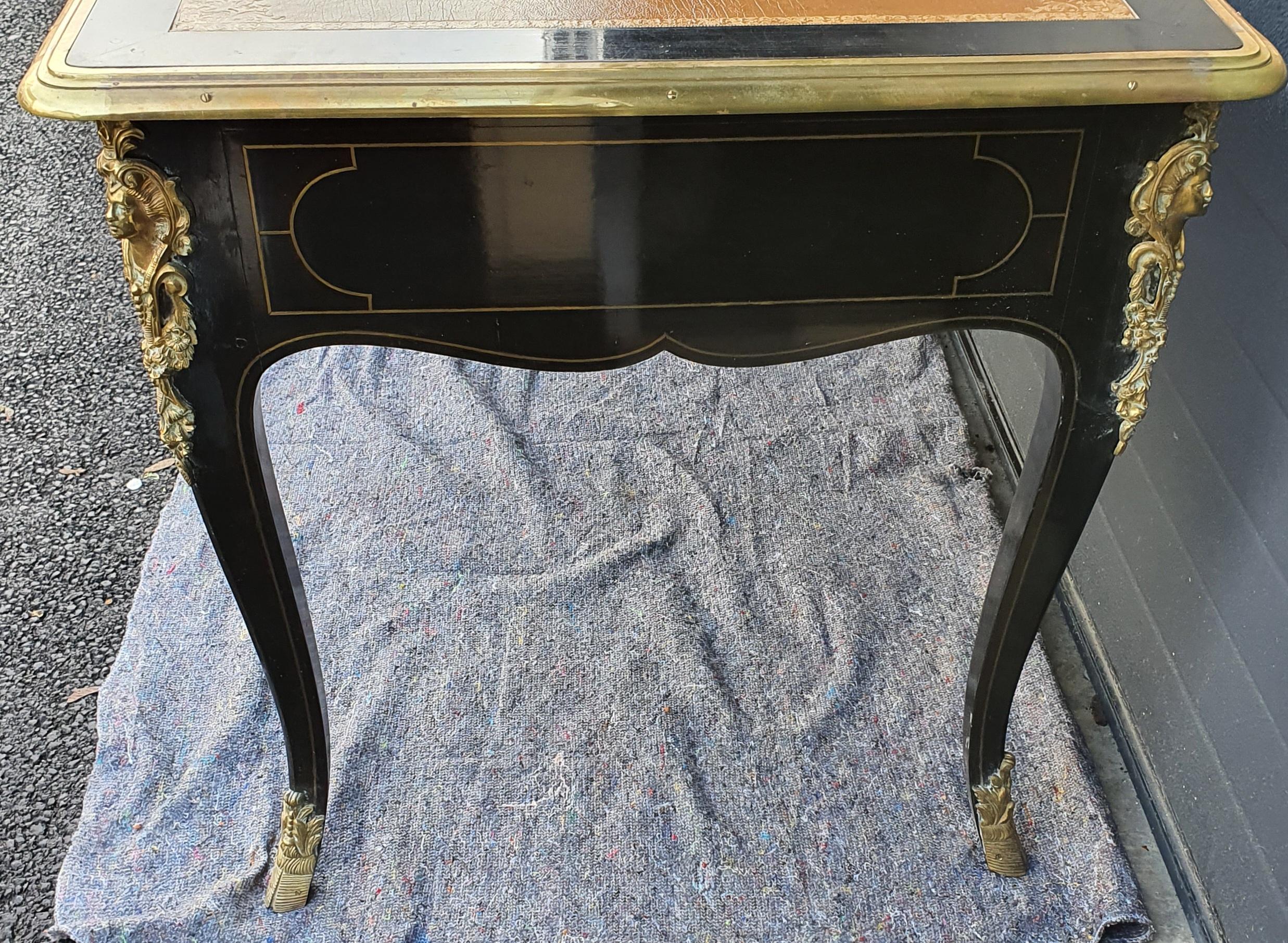 Flacher Schreibtisch aus geschwärztem Holz und Bronze, Stil Napoléon III, Maison Gouffé im Zustand „Hervorragend“ im Angebot in CRÉTEIL, FR